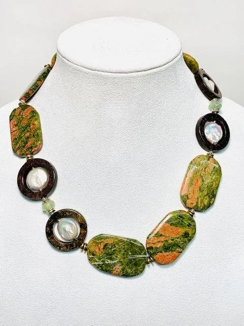 kelly facella custom 2021 Christmas necklace.jpg