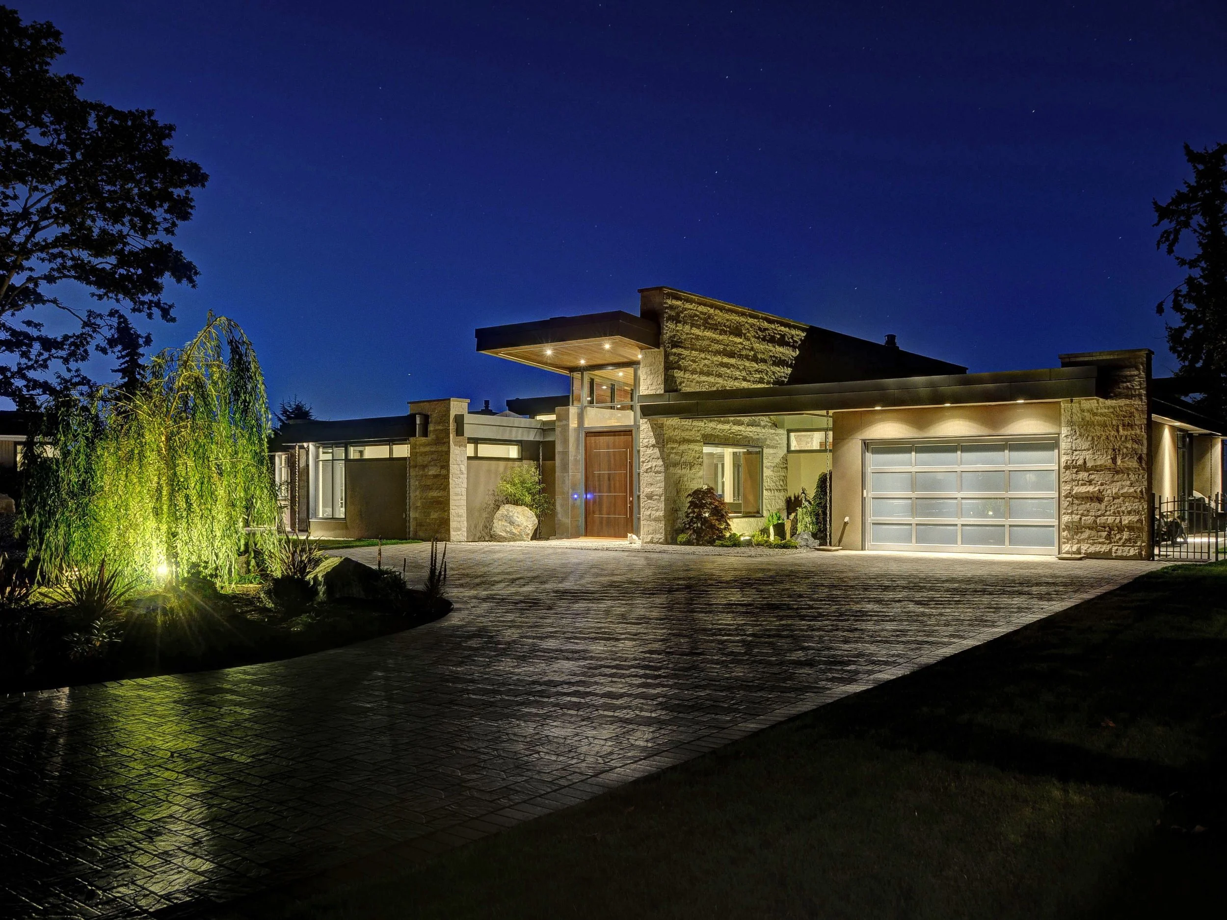 Fenix – An Architectural Oasis