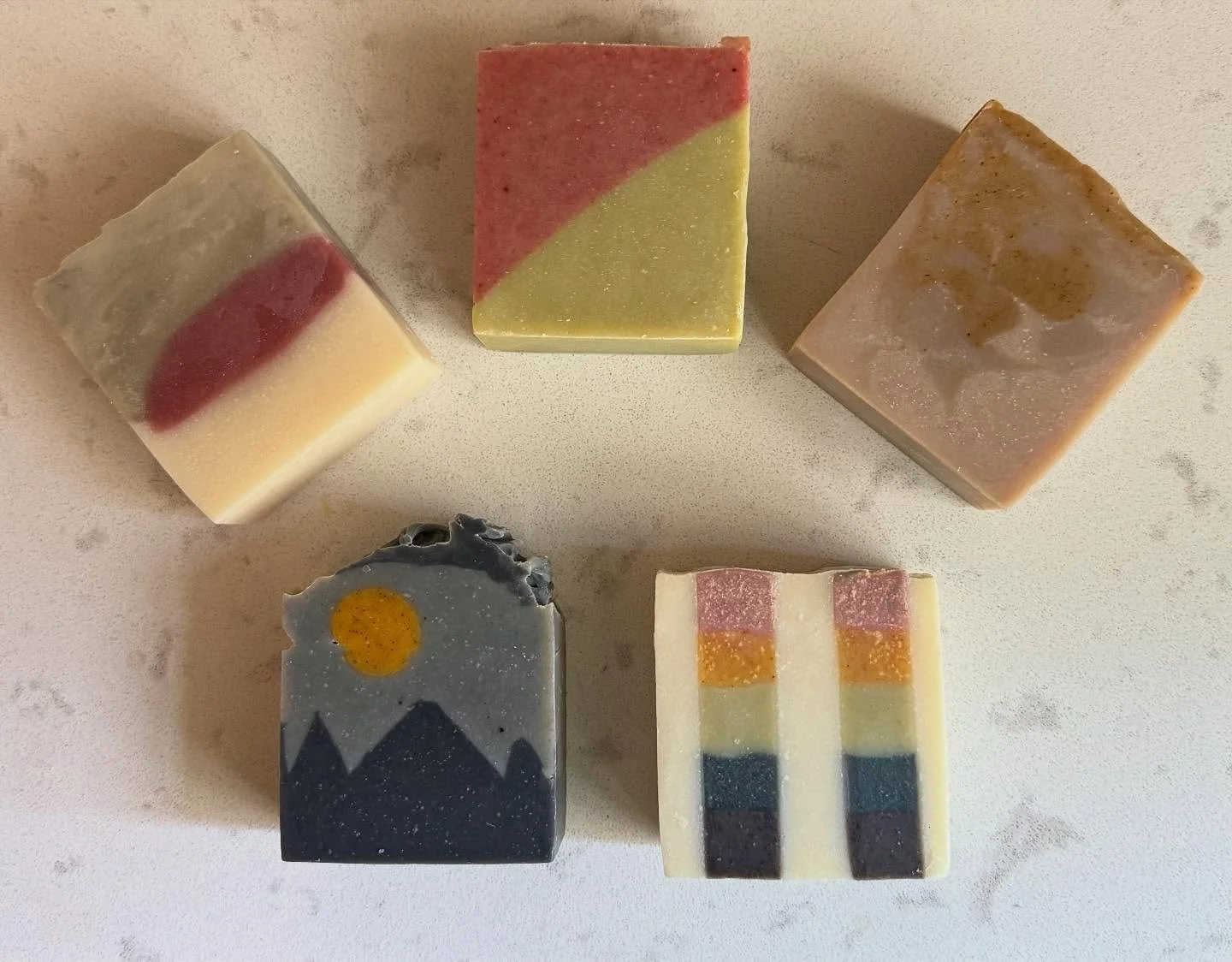 Fall soaps:
Apple Sage, For Good, Pumpkin Spice
Harvest Moon, Pride

#soap #handmadesoap #smallbatchsoap #everydayluxury #sheabuttersoap #cocoabuttersoap #midwestmade