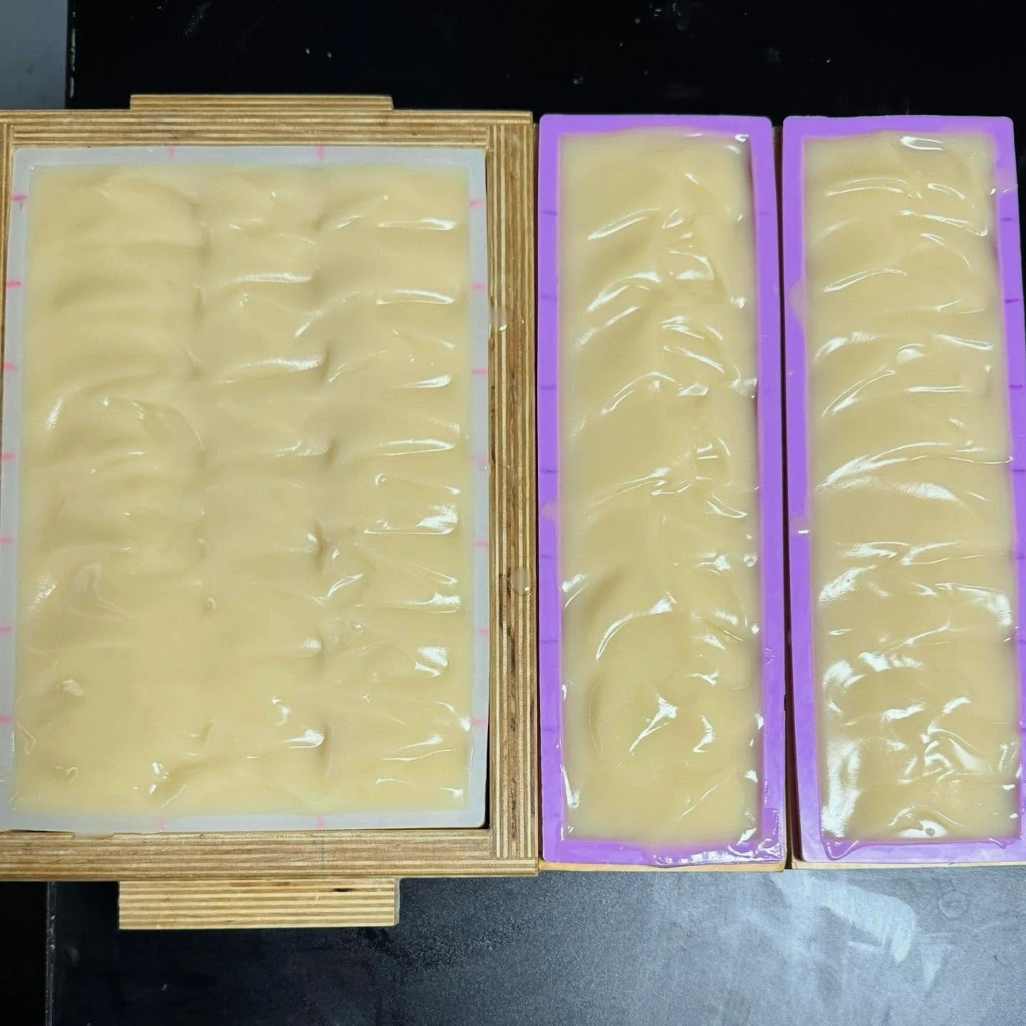 Wet 🧼Wednesday&hellip; I 🤩this one, 1/4 Day, it&rsquo;s so good.  Can&rsquo;t wait to use it- it&rsquo;ll be back in stock in 3 weeks😍

#soap #handmadesoap #smallbatchsoap #coldprocess #makersgonnamake #midwestmade #513 #314 #wetsoap #brambleon #w