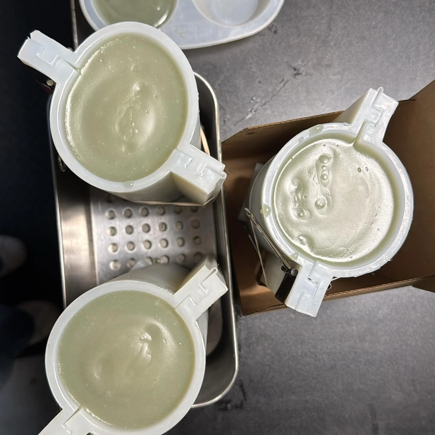 Today&rsquo;s wet soap is&hellip;SHAMPOO!  Canola oil is the star of the show in these bars. They have apple cider vinegar &amp; natural indigo powder, and an essential oil blend of Peppermint, Cedarwood &amp; Rosemary.  If you are interested in tryi