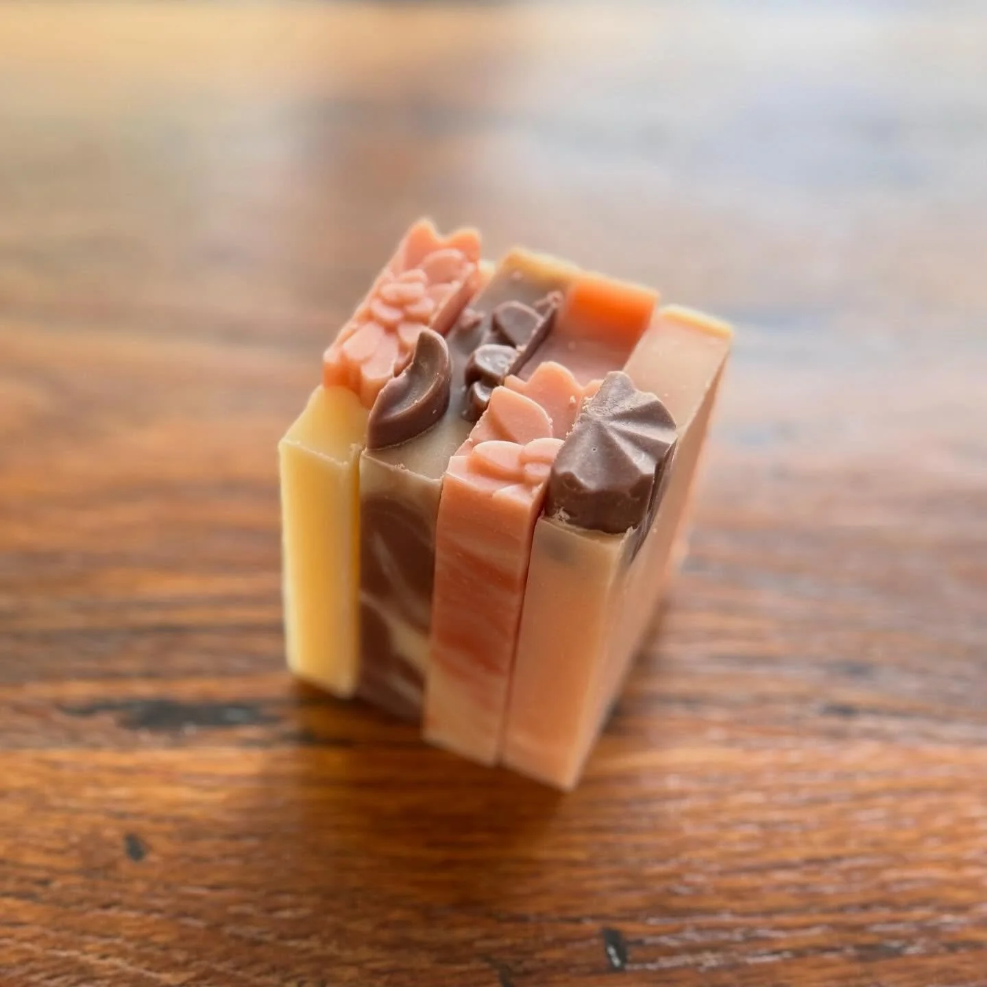 Motivation Monday&hellip;up this week- deliver 3 wholesale orders, ANNNDDDD&hellip;farmers market!!!! Catch me @factory52norwood at the Hearts &amp; Harvest market by @the_gatherall on Thursday from 4-7pm🧼🕯️

#shopcincinnati #handcraftedsoap #suppo