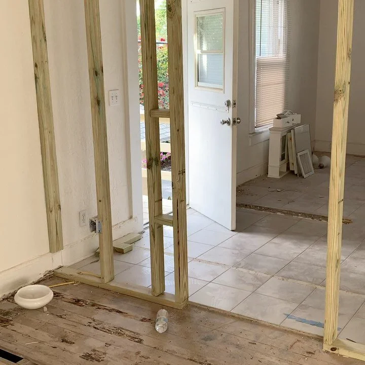 BEFORE & AFTER #batresdrywall #frame #drywall #finish #painting #laminateflooring