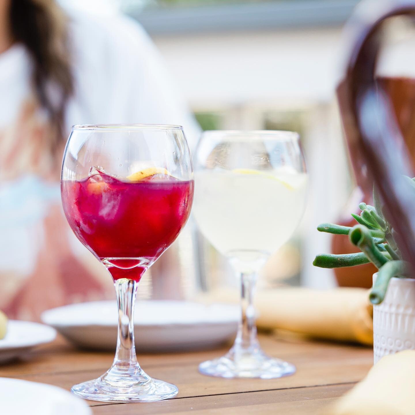 Happy Earth Day 🌎 Our porch during sunset is one of the best places to hangout with Mother Nature, come see for yourself! 🌞 

#earthday #mariposatapasbar #wearetrueblue #wilmingtonnc #downtownwilmington #southfrontdistrict #tapas #tapasbar
