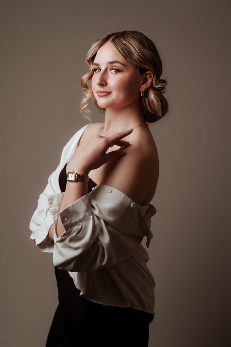 Waiheke+SIGNATURE+STUDIO+PORTRAITS+WOMEN+EMPOWERMENT+CONFIDENCE+BOOST+PROFESSIONAL+PORTRAIT+PHOTOGRAPHER+IRENA+CIMA1.png