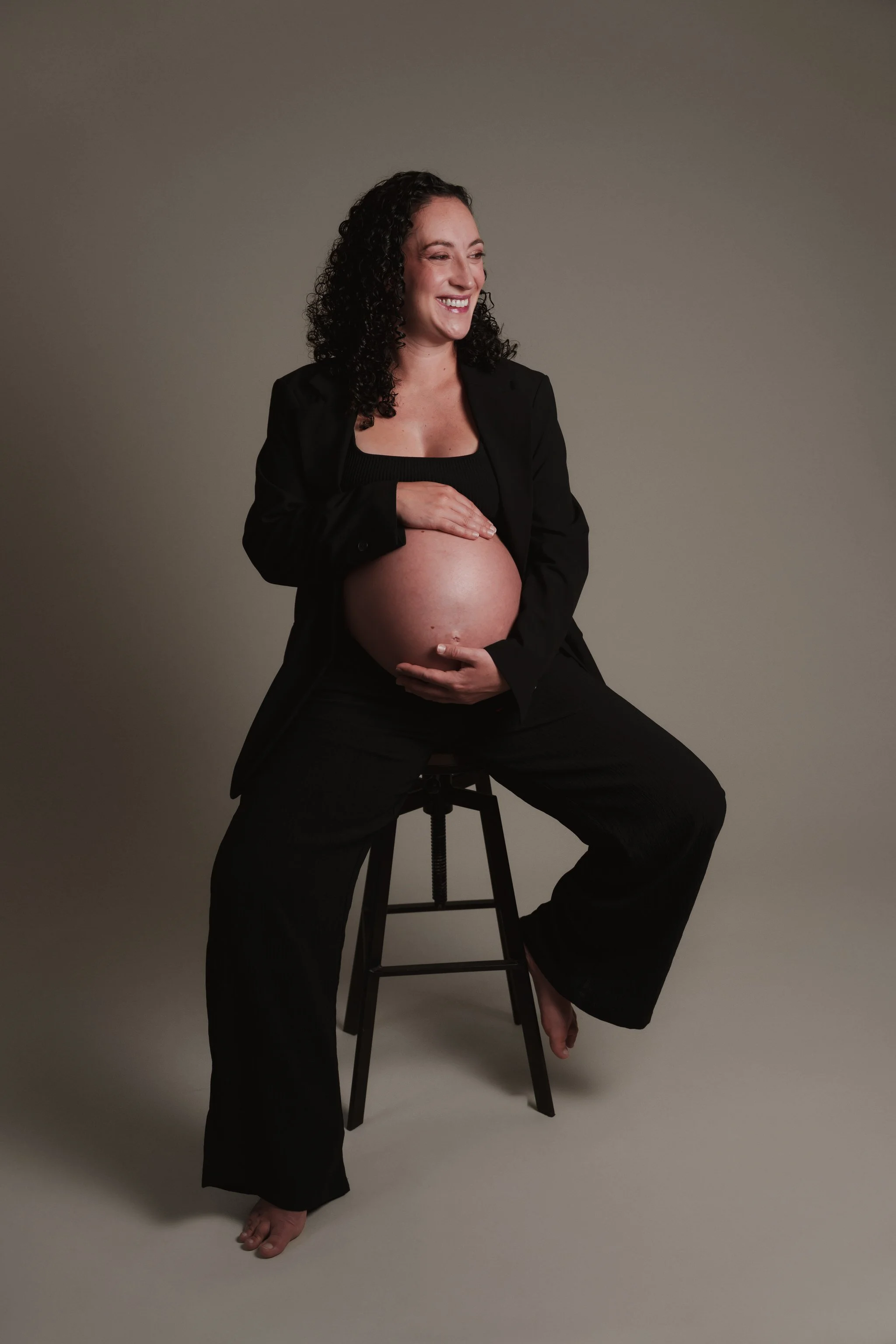 STUDIO+MATERNITY+ELEGANT+PHOTOSHOOT+WAIHEKE+AUCKLAND+NEW+ZEALAND+IRENA+CIMA+PHOTOGRAPHY38.jpg