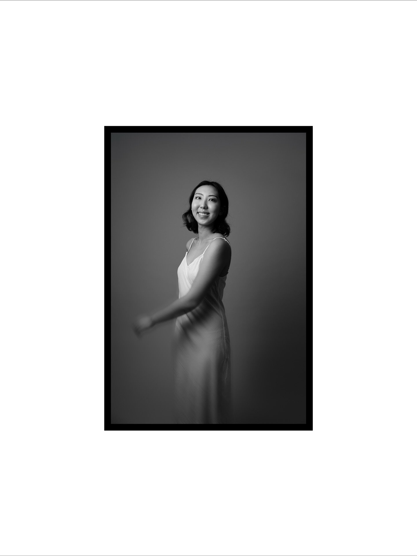 My women&rsquo;s studio portrait sessions are designed to remind you how good it feels to be in your own skin.

Using soft light and simple direction, I capture not only your beauty but also your personality.

This experience also gives you professio