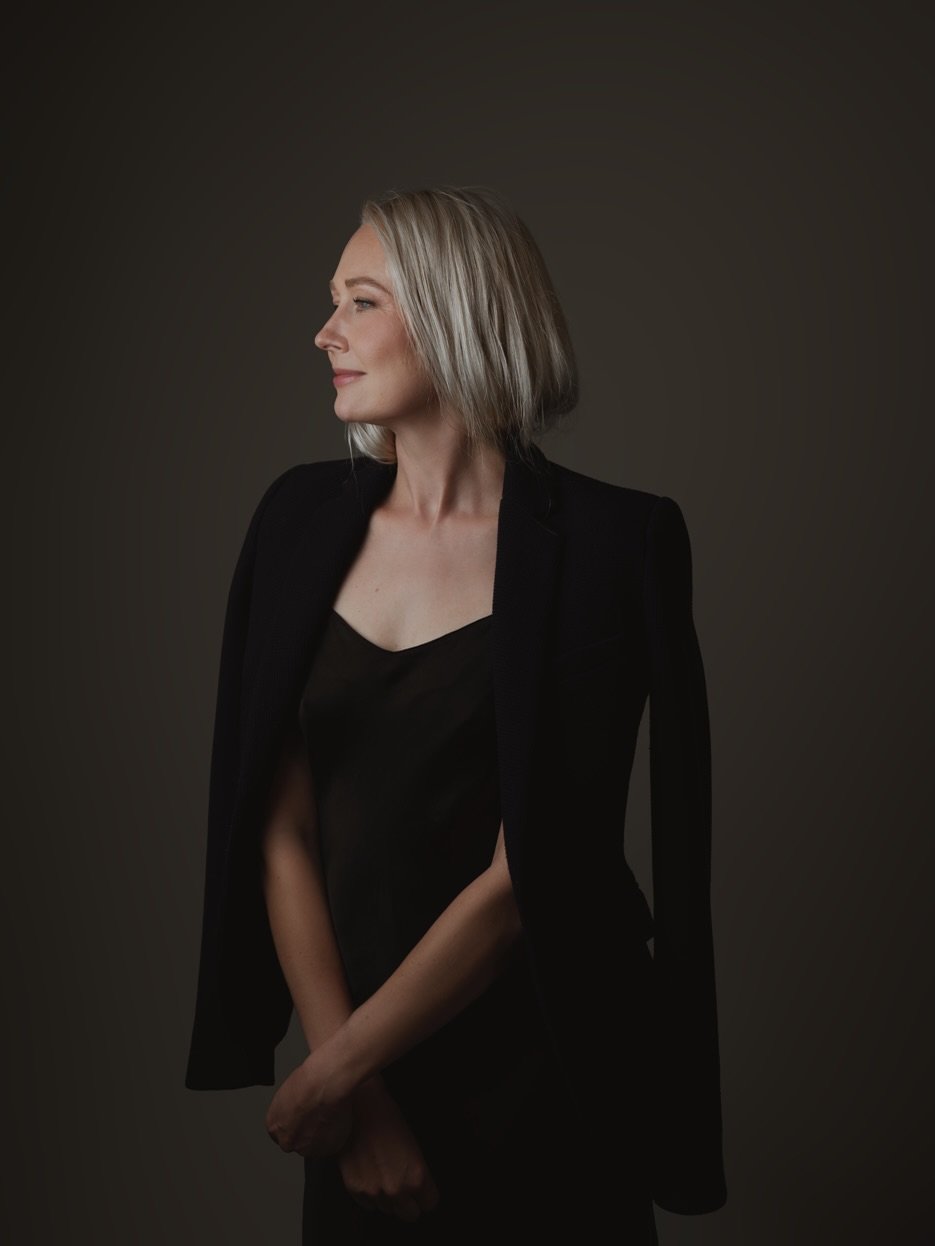 ✨LUXURY PORTRAIT EXPERIENCE FOR MODERN WOMEN ✨

My photography studio is a calm, grounding space that is just for women. These fully guided creative sessions will help you reconnect with your confidence and femininity&mdash;maybe even parts of yourse