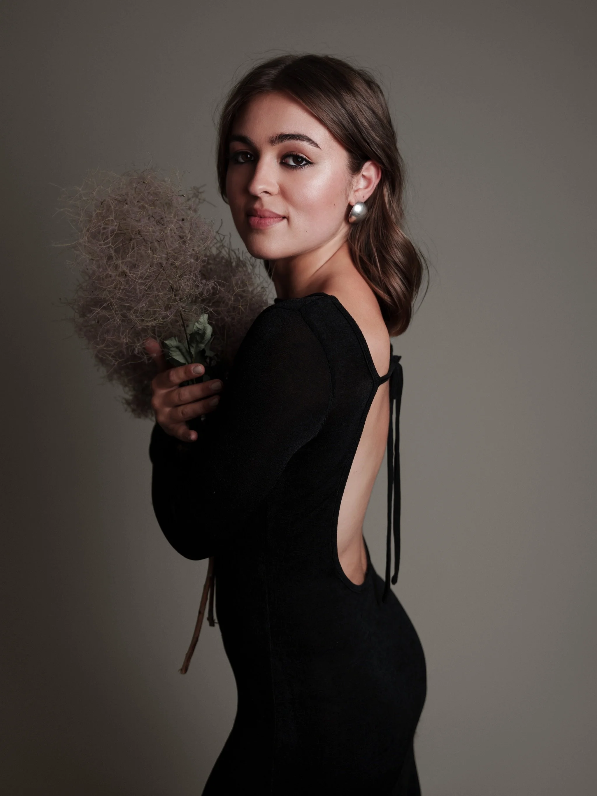 Jade / flower lover &amp; creative spirit

Loved the session with this beautiful woman!

I&rsquo;m all about minimalism, but at the same time by adding extra elements (like dried flowers for Jade as she is a florist) can really make your portraits th