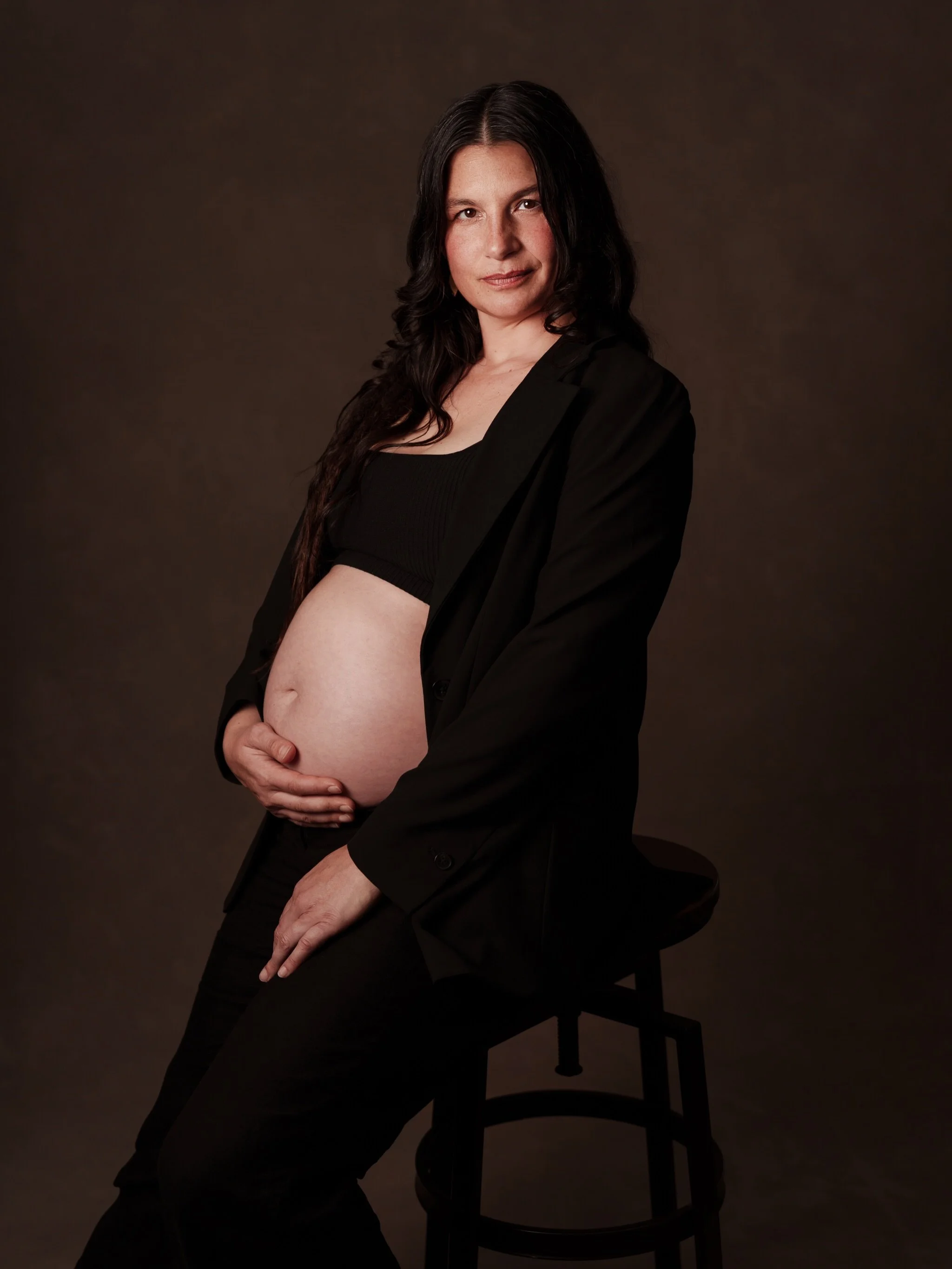 THE CHANGING SEASON ✨

I always liked minimal and elegant style for maternity portraits that feels beautifully feminine. With a touch of moodiness to it. 

But I also know that my creativity never sits still and wants to evolve so I am curious to see