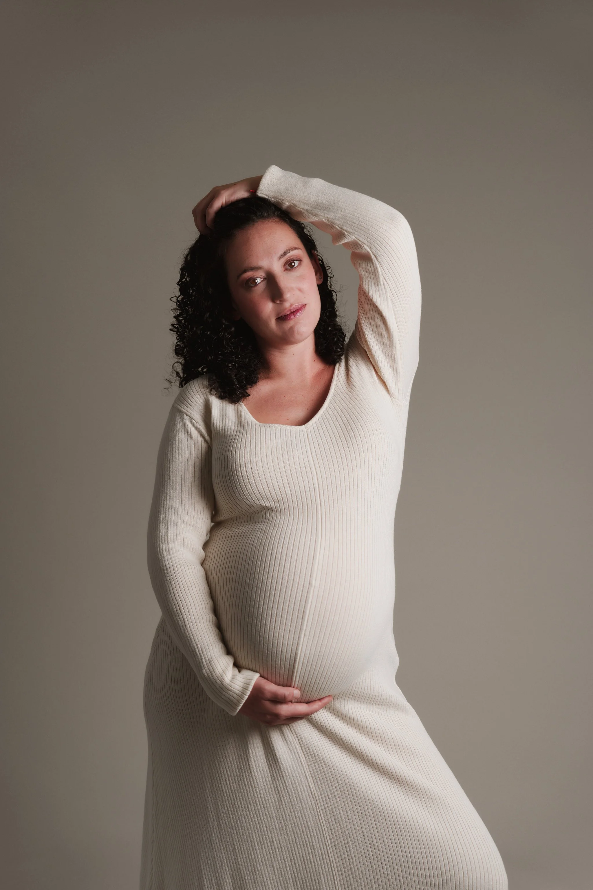 STUDIO+MATERNITY+ELEGANT+PHOTOSHOOT+WAIHEKE+AUCKLAND+NEW+ZEALAND+IRENA+CIMA+PHOTOGRAPHY13.jpg