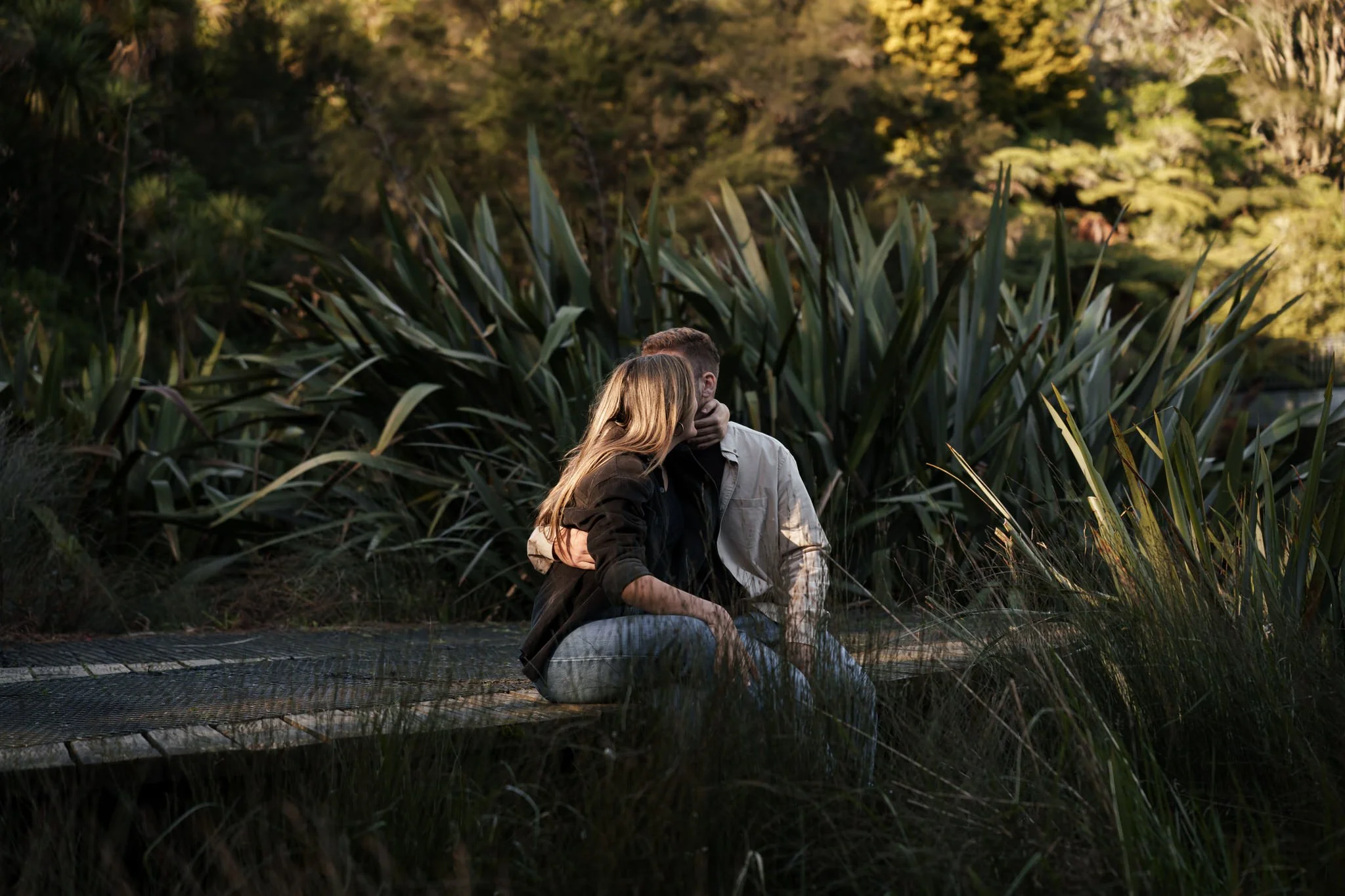 AUCKLAND+COUPLE+PARK+NORTH+SHORE+PHOTOSHOOT+OUTDOORS+IRENA+CIMA+PORTRAIT+PHOTOGRAPHER-19.jpg