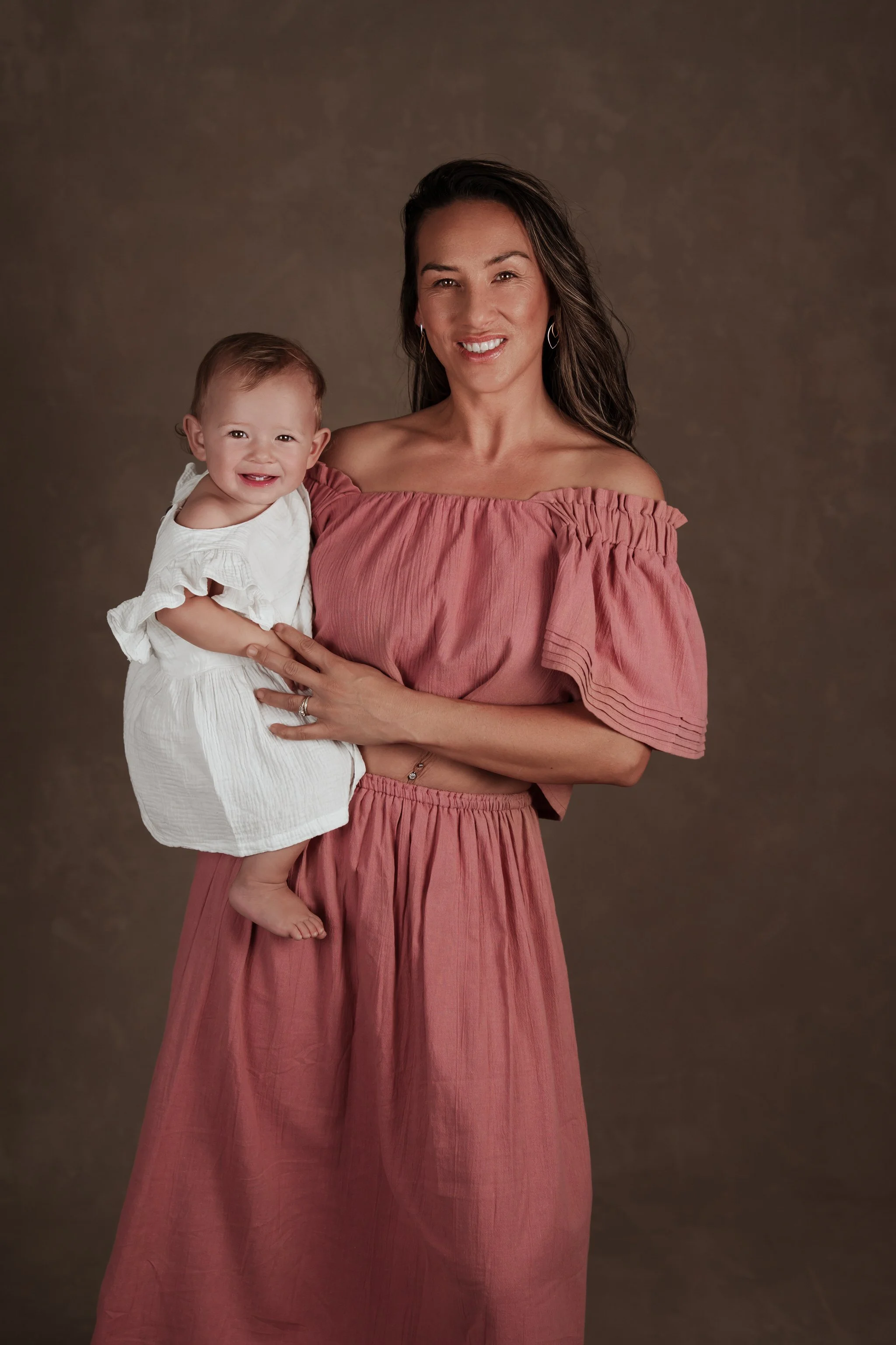 STUDIO+MUM+BABY+ELEGANT+PHOTOSHOOT+WAIHEKE+AUCKLAND+NEW+ZEALAND+IRENA+CIMA+PHOTOGRAPHY13.jpg