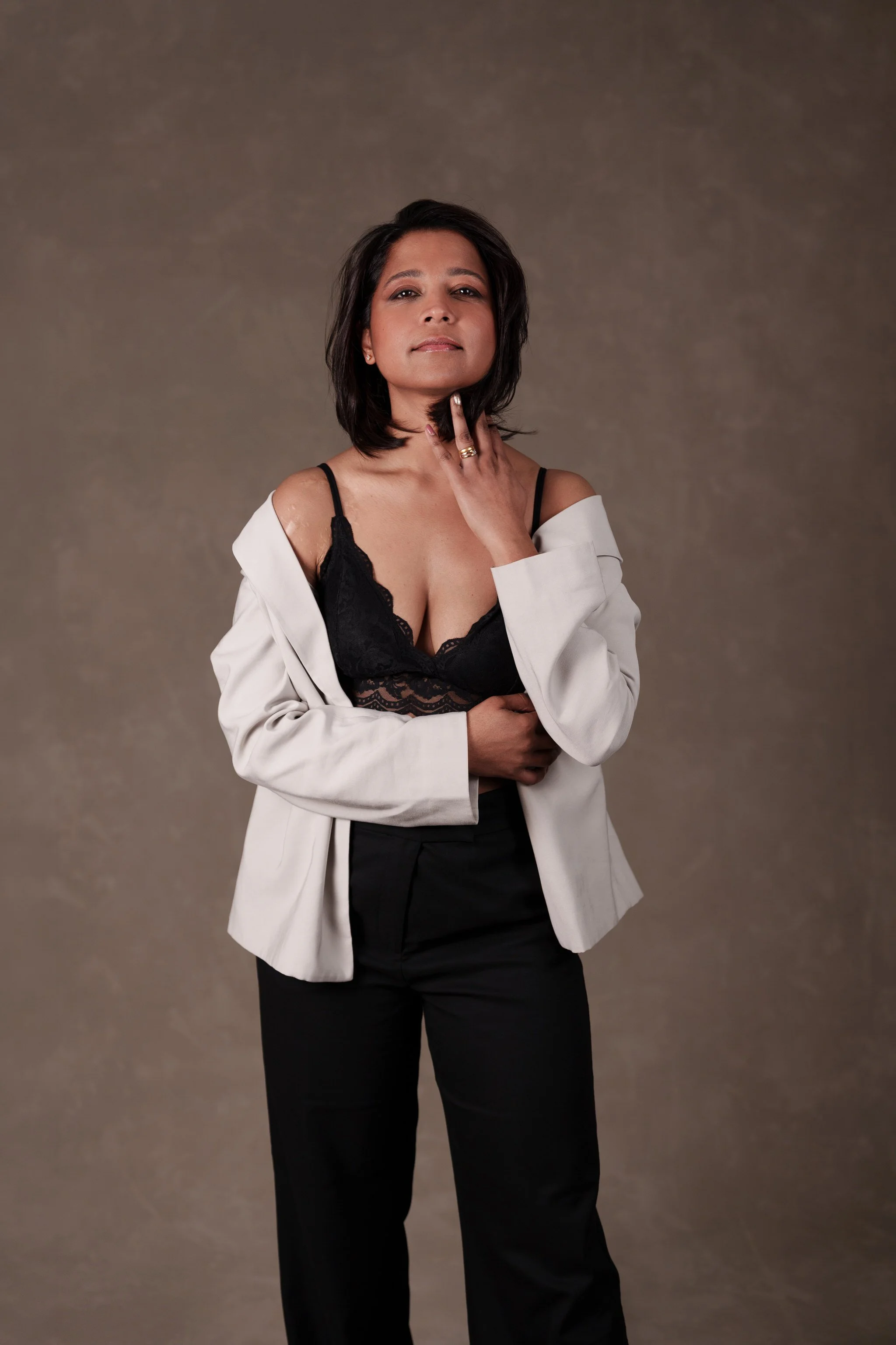 WOMENS+PORTRAITS+STUDIO+ELEGANT+PHOTOSHOOT+WAIHEKE+AUCKLAND+NEW+ZEALAND+IRENA+CIMA+PHOTOGRAPHY16.jpg