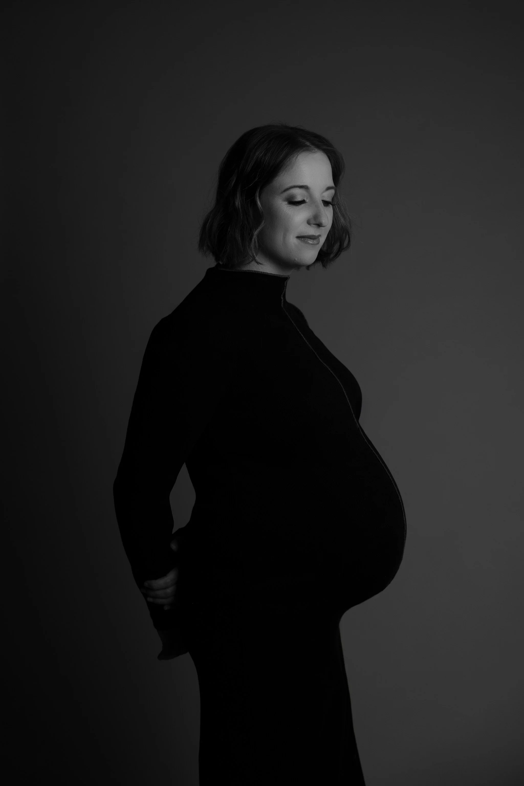 AUCKLAND+WOMENS+STUDIO+PROFESIONAL+BLACK+AND+WHITE+MATERNITY+PHOTOSHOOT+IRENA+CIMA+PORTRAIT+PHOTOGRAPHER8.jpg