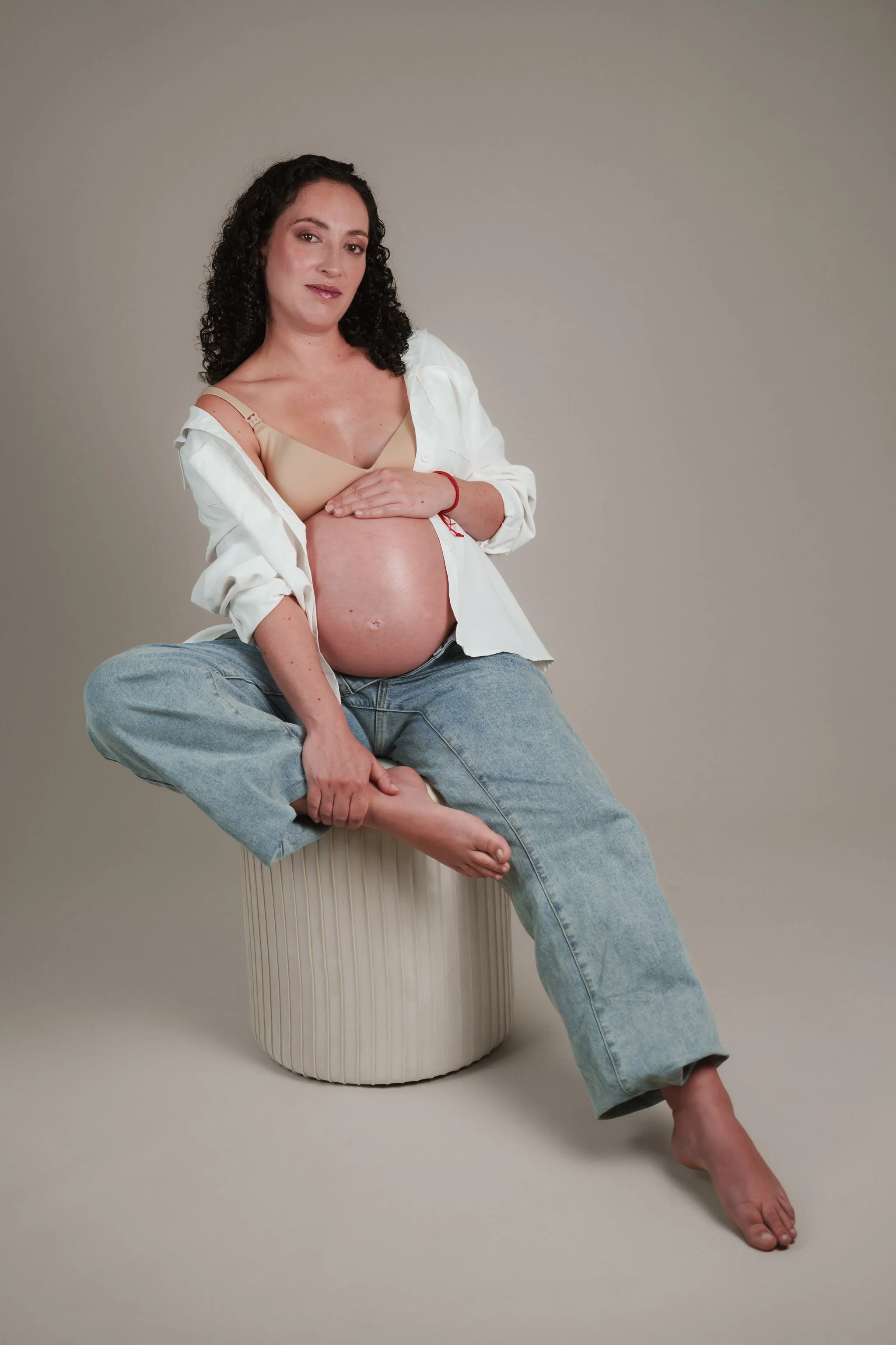 STUDIO+MATERNITY+ELEGANT+PHOTOSHOOT+WAIHEKE+AUCKLAND+NEW+ZEALAND+IRENA+CIMA+PHOTOGRAPHY16.jpg