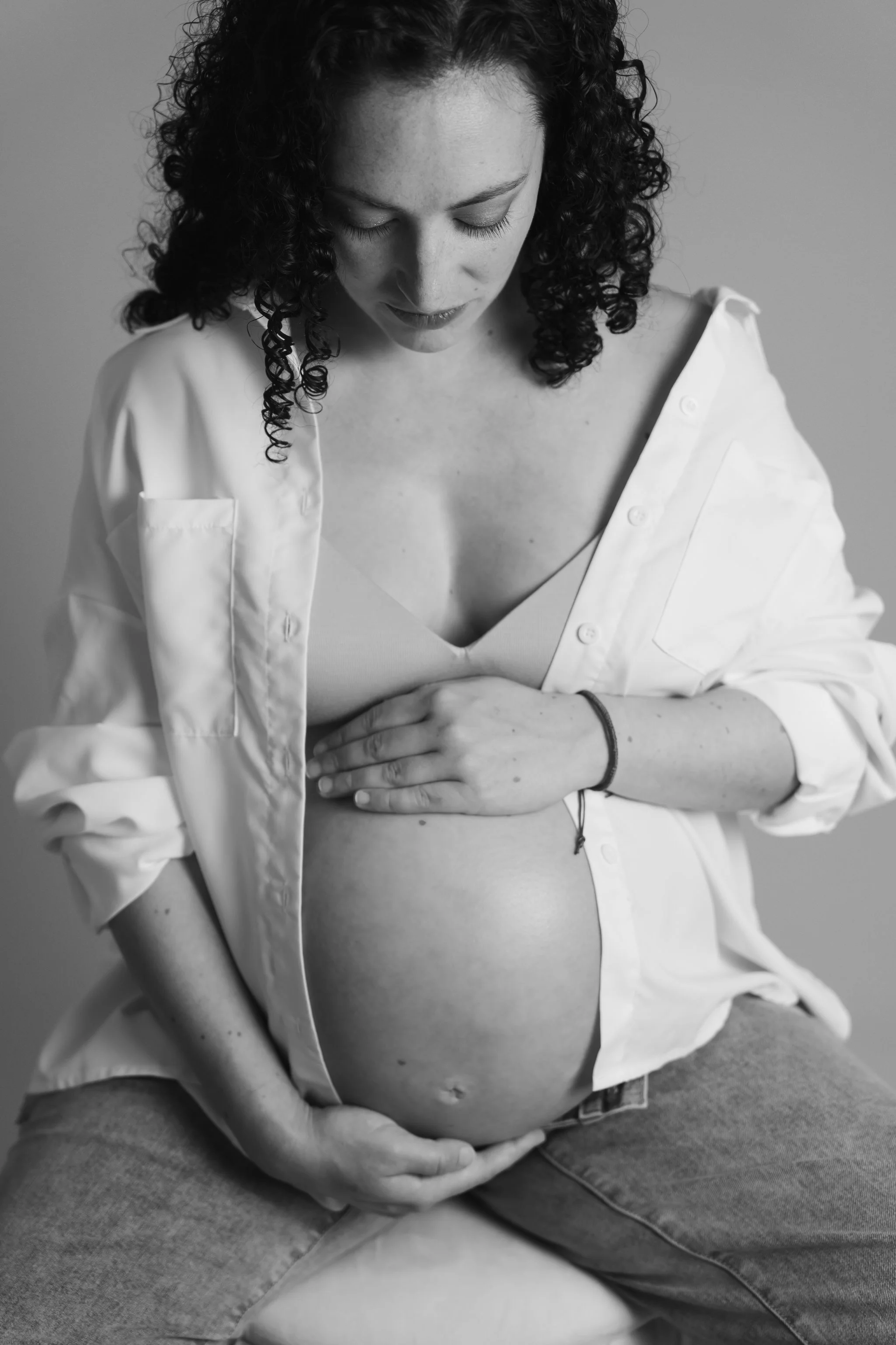 STUDIO+MATERNITY+ELEGANT+PHOTOSHOOT+WAIHEKE+AUCKLAND+NEW+ZEALAND+IRENA+CIMA+PHOTOGRAPHY19.jpg