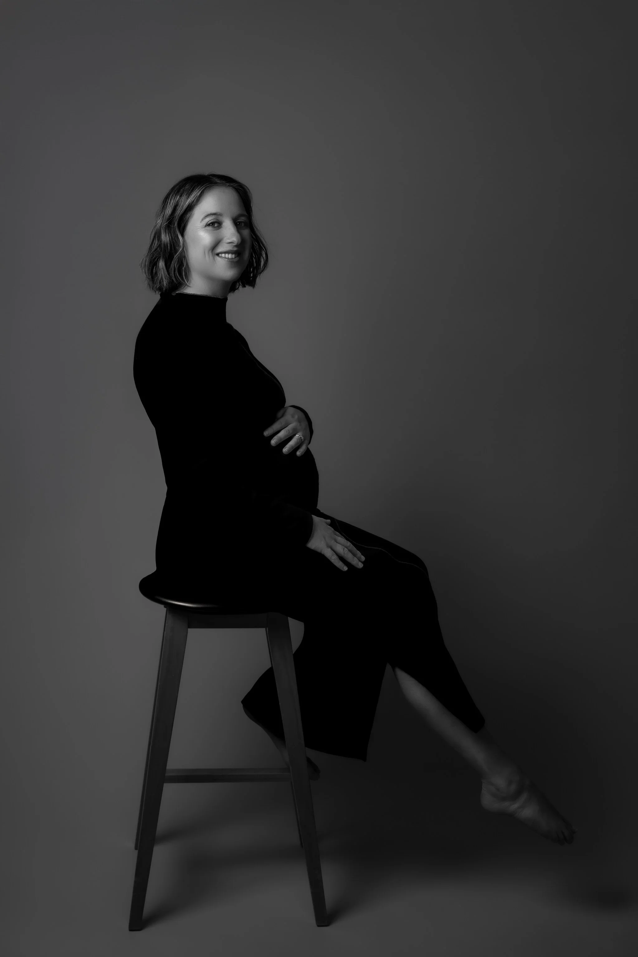 AUCKLAND+WOMENS+STUDIO+PROFESIONAL+BLACK+AND+WHITE+MATERNITY+PHOTOSHOOT+IRENA+CIMA+PORTRAIT+PHOTOGRAPHER2.jpg