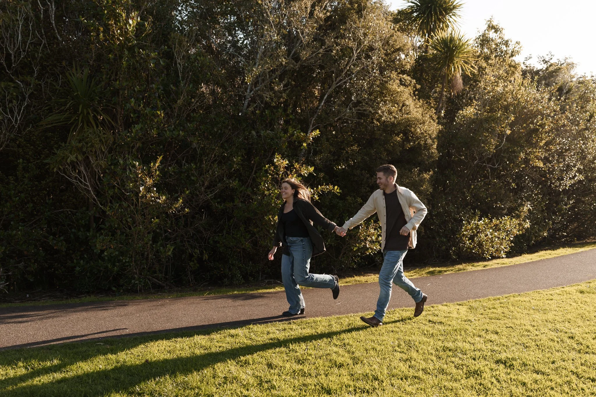 AUCKLAND+COUPLE+PARK+NORTH+SHORE+PHOTOSHOOT+OUTDOORS+IRENA+CIMA+PORTRAIT+PHOTOGRAPHER2.jpg