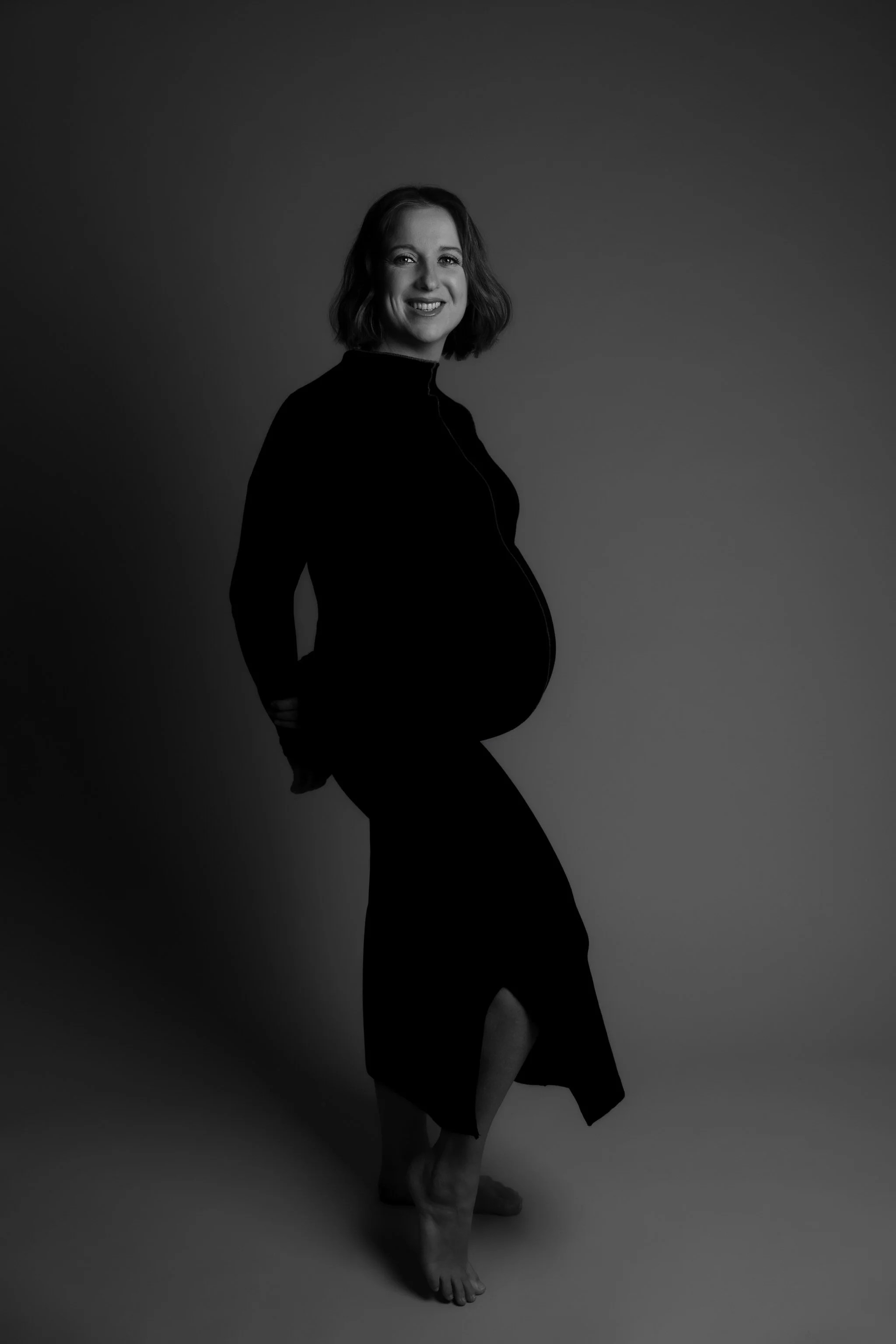 AUCKLAND+WOMENS+STUDIO+PROFESIONAL+BLACK+AND+WHITE+MATERNITY+PHOTOSHOOT+IRENA+CIMA+PORTRAIT+PHOTOGRAPHER9.jpg