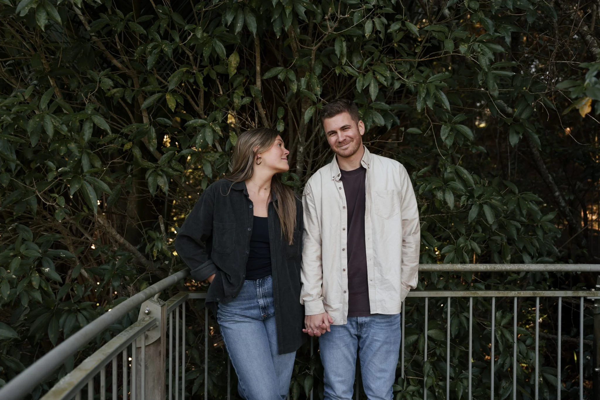 AUCKLAND+COUPLE+PARK+NORTH+SHORE+PHOTOSHOOT+OUTDOORS+IRENA+CIMA+PORTRAIT+PHOTOGRAPHER-12.jpg