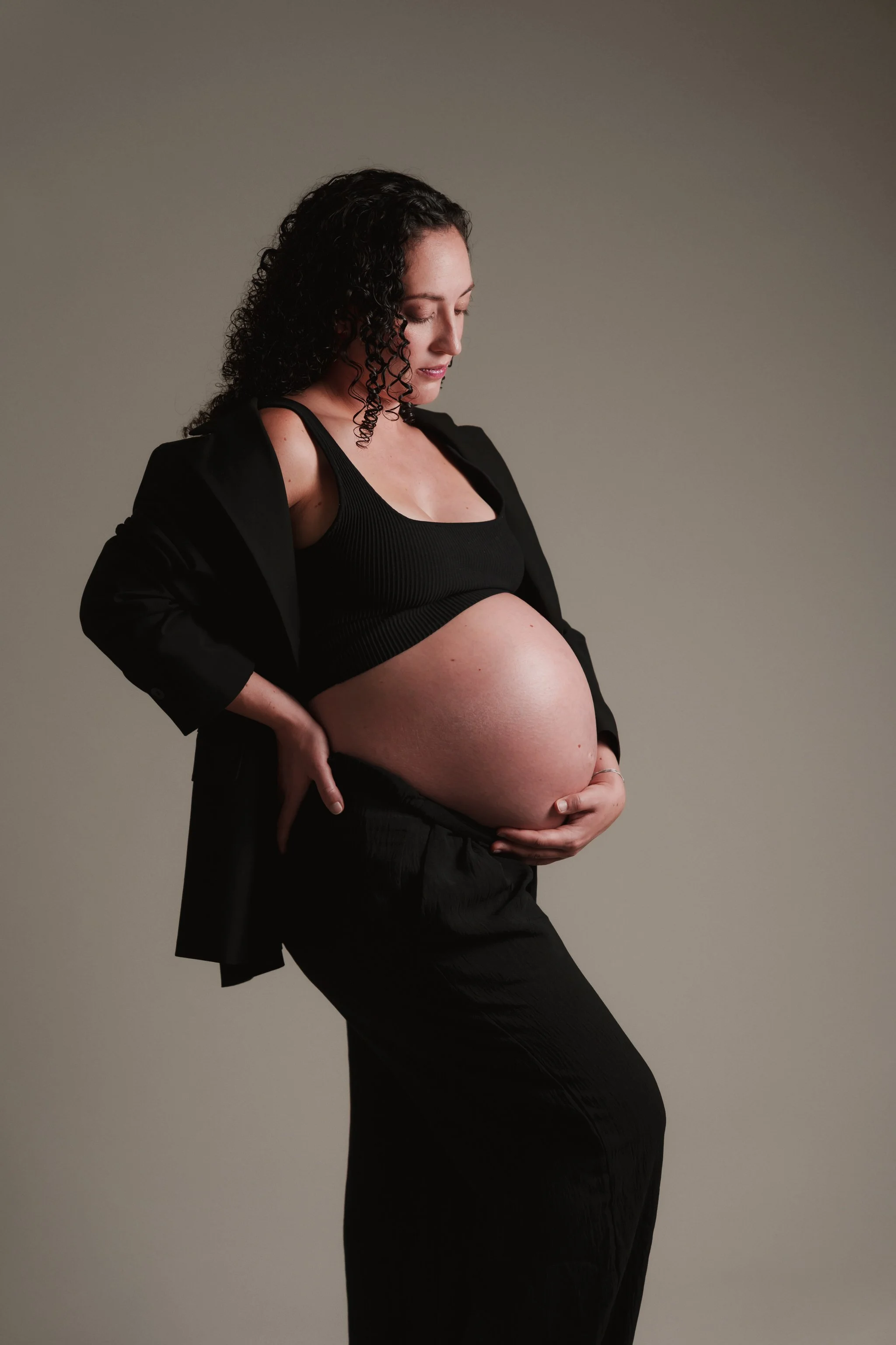 STUDIO+MATERNITY+ELEGANT+PHOTOSHOOT+WAIHEKE+AUCKLAND+NEW+ZEALAND+IRENA+CIMA+PHOTOGRAPHY18.jpg