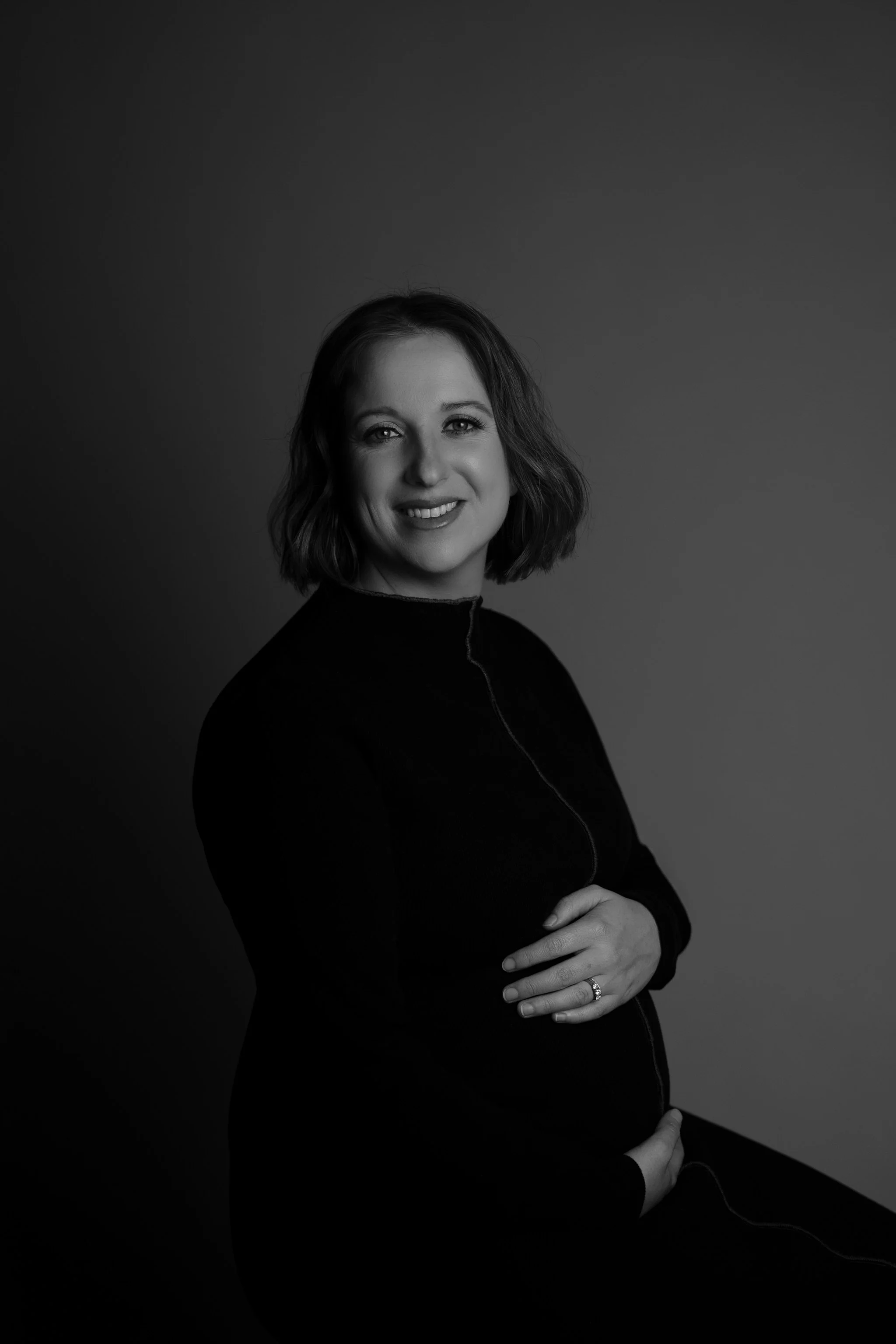 AUCKLAND+WOMENS+STUDIO+PROFESIONAL+BLACK+AND+WHITE+MATERNITY+PHOTOSHOOT+IRENA+CIMA+PORTRAIT+PHOTOGRAPHER3.jpg