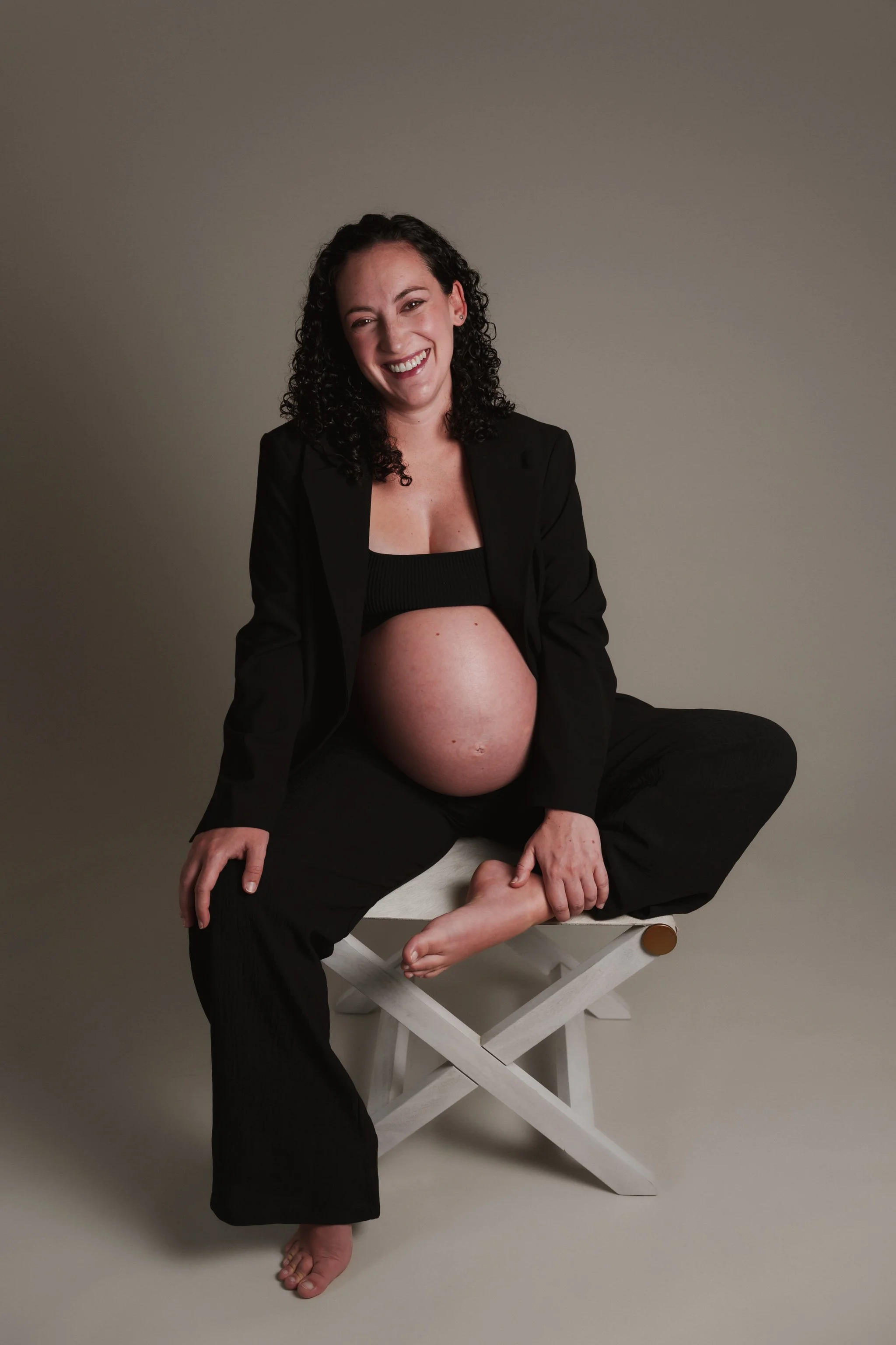 STUDIO+MATERNITY+ELEGANT+PHOTOSHOOT+WAIHEKE+AUCKLAND+NEW+ZEALAND+IRENA+CIMA+PHOTOGRAPHY29.jpg