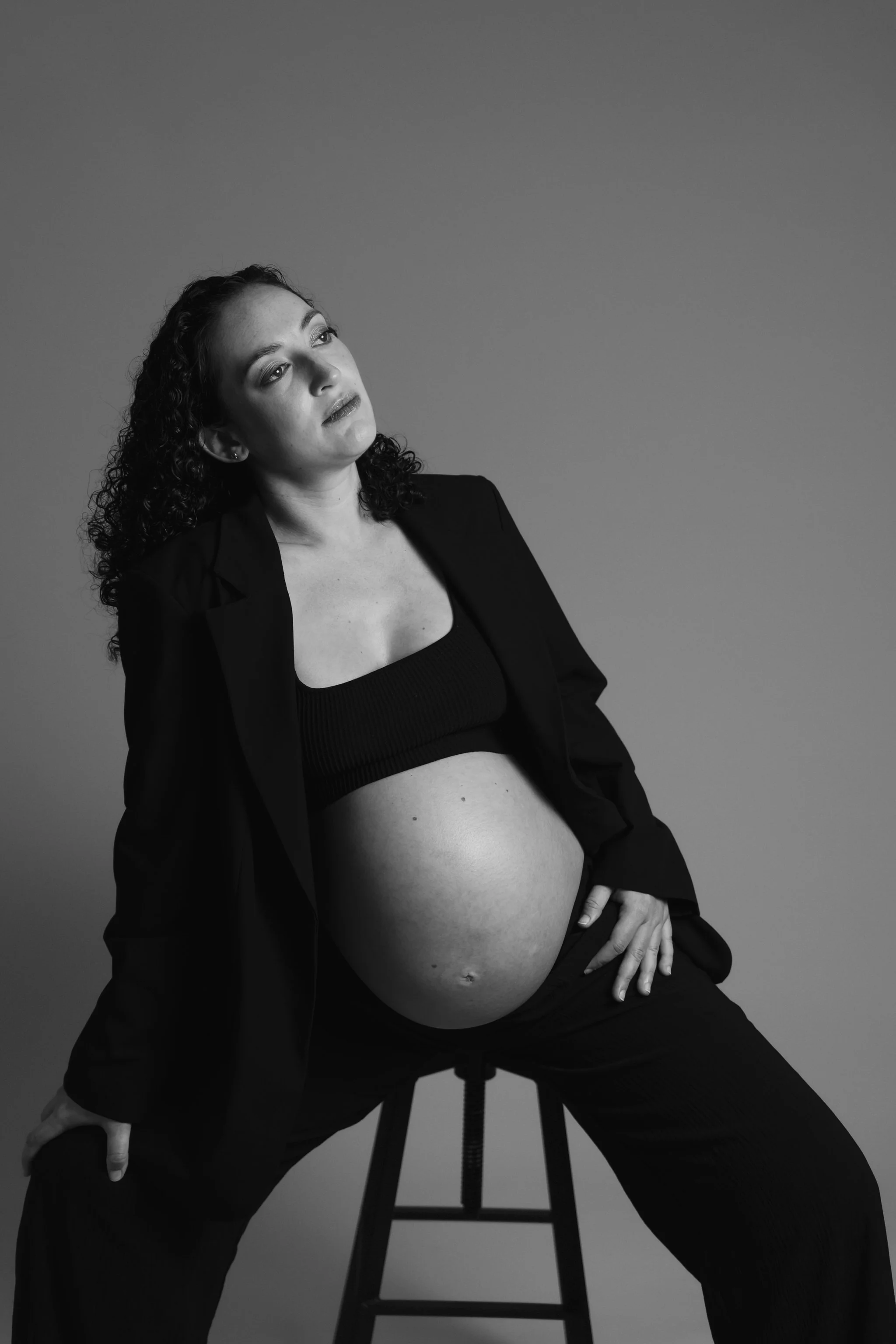 STUDIO+MATERNITY+ELEGANT+PHOTOSHOOT+WAIHEKE+AUCKLAND+NEW+ZEALAND+IRENA+CIMA+PHOTOGRAPHY44.jpg