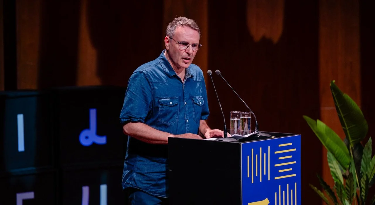 Laudatio uitgesproken door Edward van de Vendel tijdens Book Talk (ILFU) in Tivoli op 26 september 2026