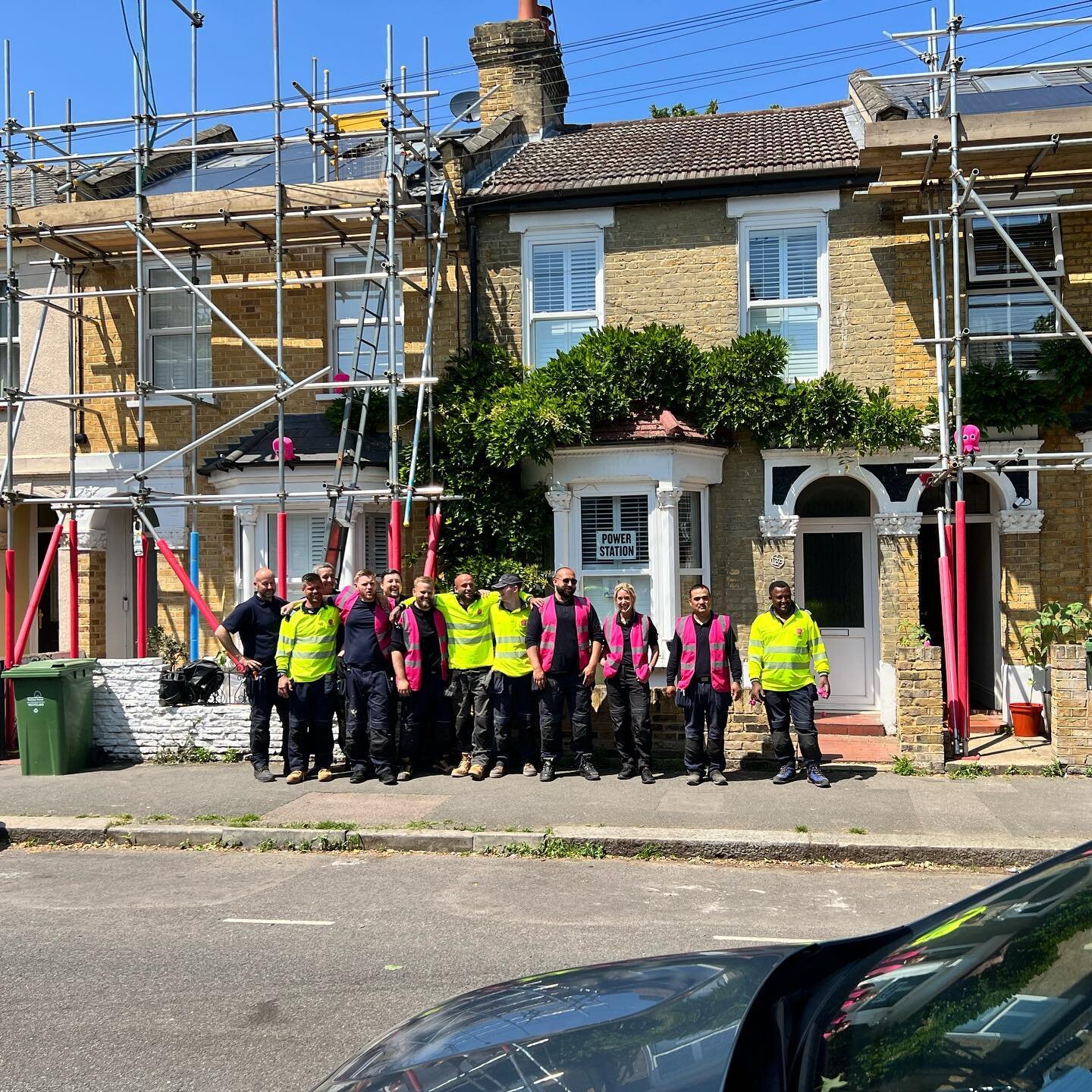 The Octopus install team posing for a photo late pm Fri - been a big week for the Power Station with around 10 houses installed more next week.