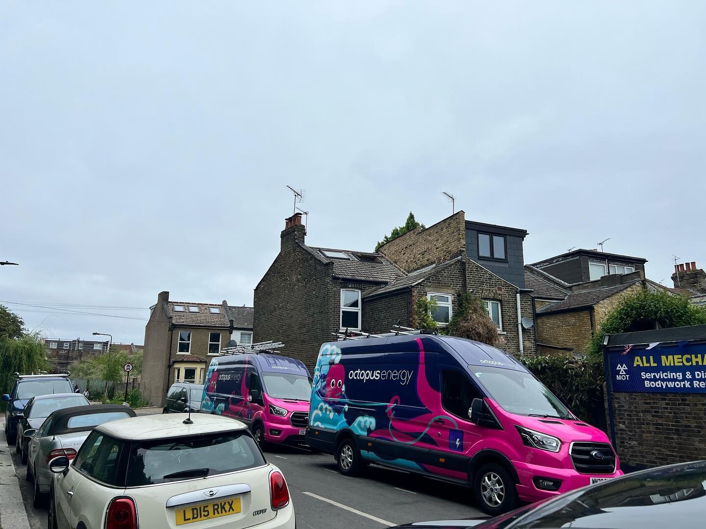 A fleet of five octopus vans have arrived to the street this morning to begin the installation of the first wave!