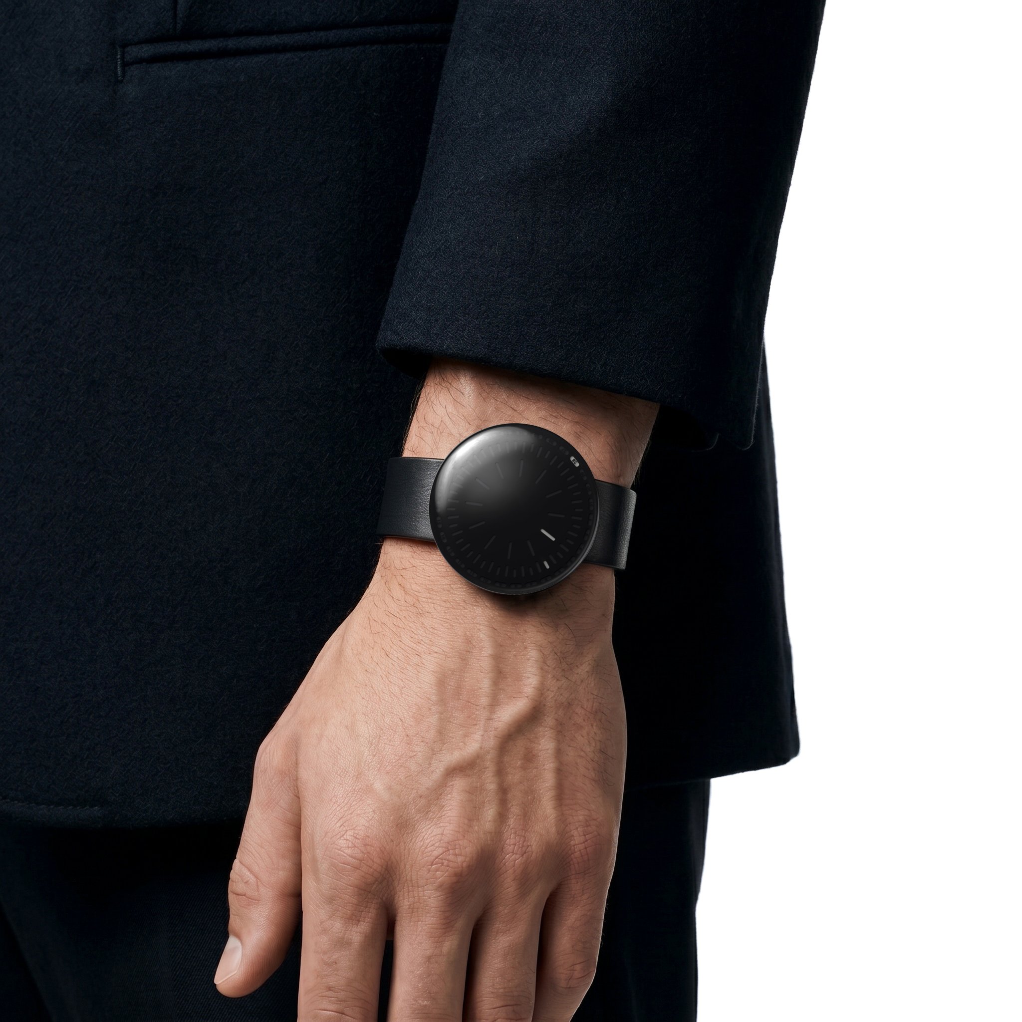 RVNDSGN watch with black dial and black steel bracelet on a mans wrist.
