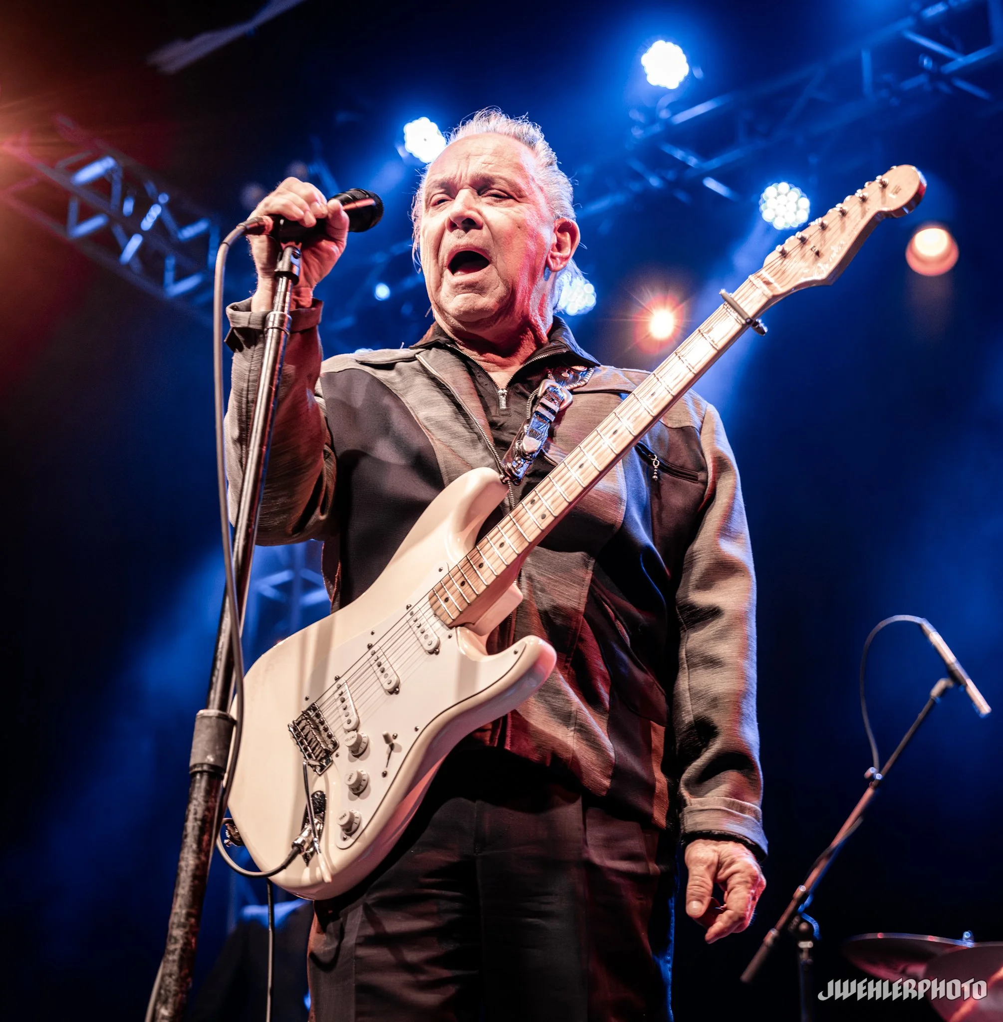 Jimmie Vaughan wm JWP00243.jpg