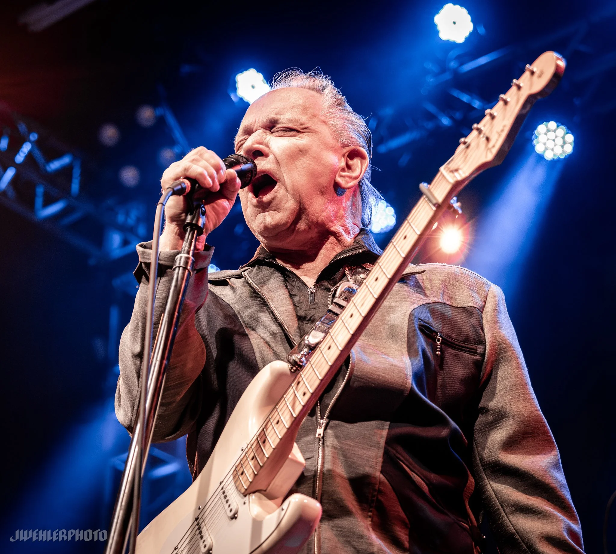 Jimmie Vaughan wm JWP00250.jpg