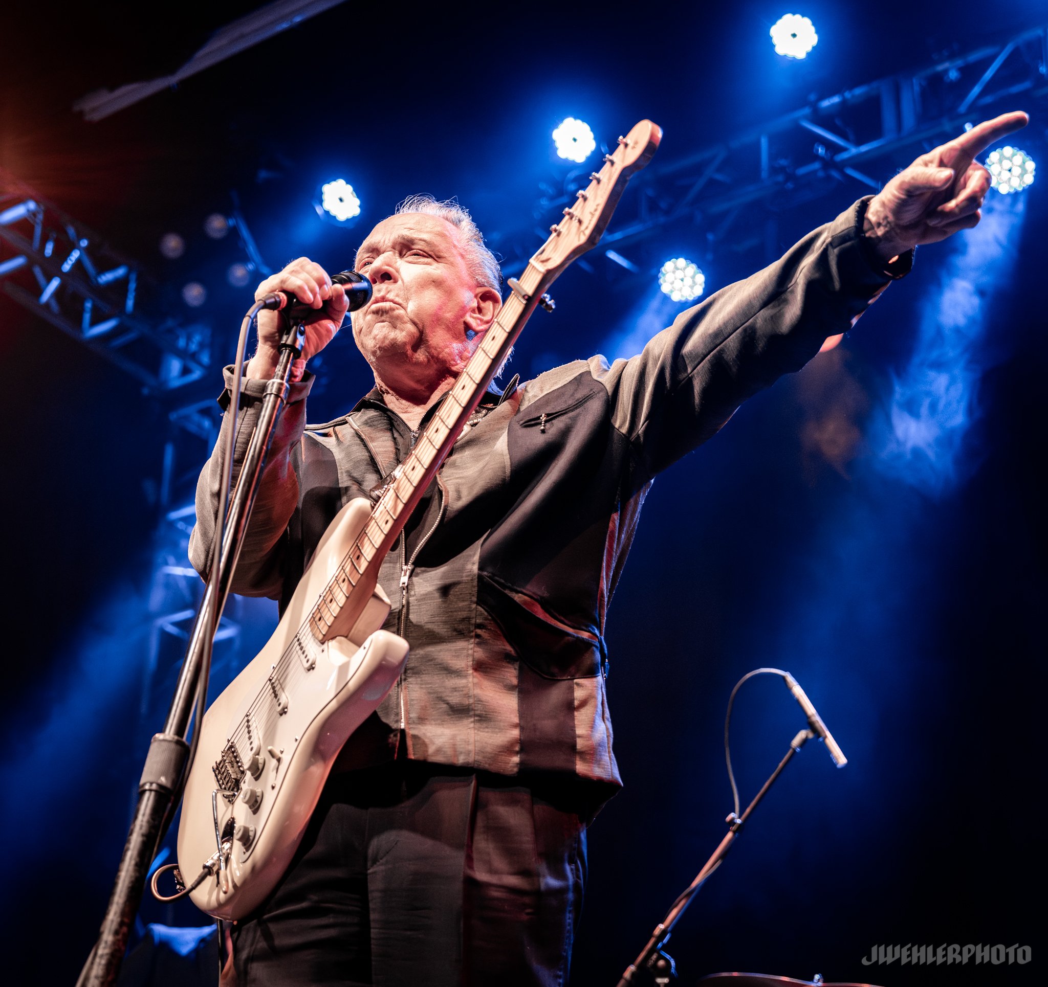 Jimmie Vaughan wm JWP00245.jpg