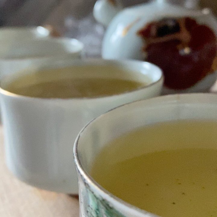 Tea time happens around 2 pm at our house. Up to 10 infusions from just 6 grams of  raw Pu-erh tea from Yunaan Sourcing . Such a mind clearing,  grounding , energizing, and relaxing tea time experience .