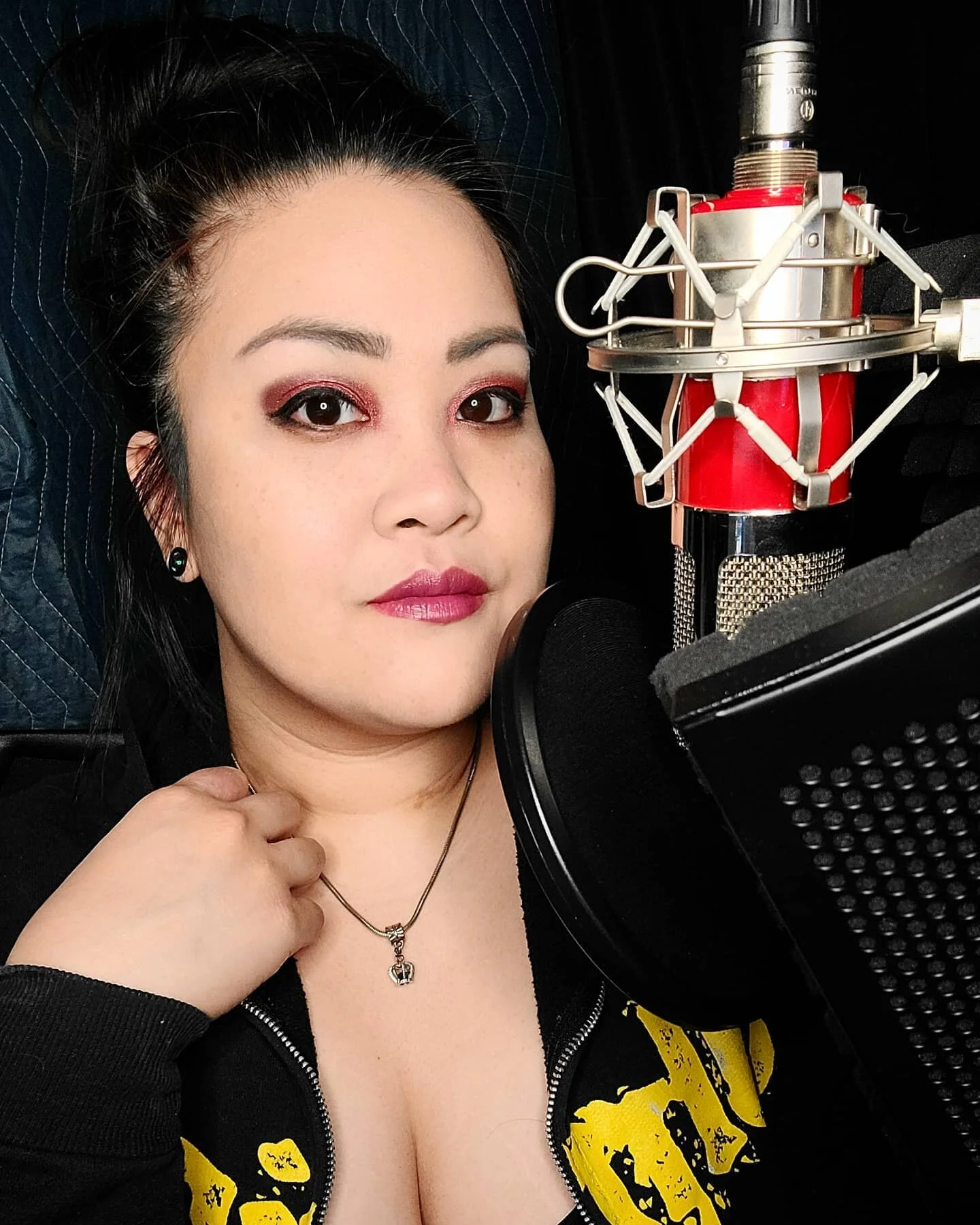 Last week ~ behind the mic with some Scarlet Witch vibes ❤🔮

Just a few days left before I take my break. Focus on nothing except myself and my art. And I'll finally have a moment to consider my options and opportunities ahead.

Can't wait. ✌

#arti