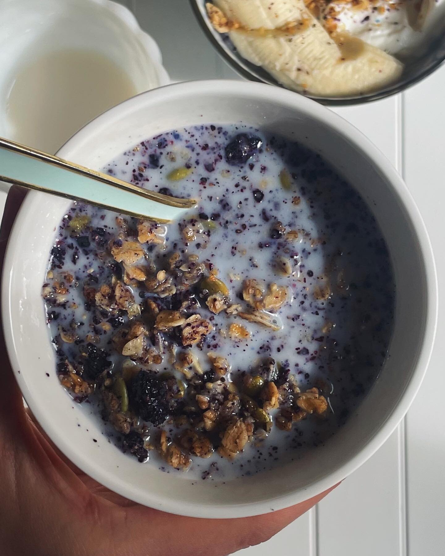 Granola milk &gt; Cereal milk. Especially if your granola milk is fortified with antioxidants from blueberries + spirulina 💙
June is your last chance to try our Blueberry Muffin granola! Place your order before we sell out #linkinbio 

#granola #lim