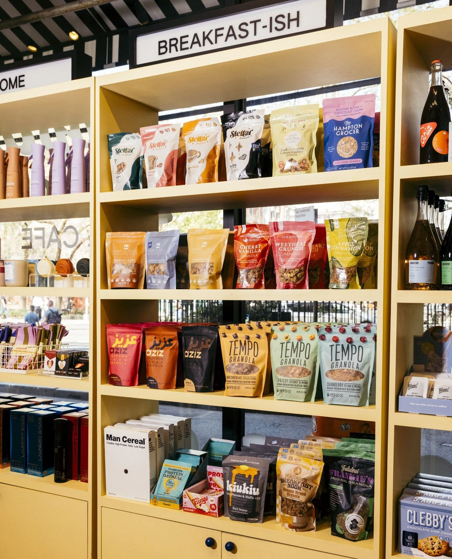 Top shelf energy 😎✨️⁠
⁠
Stellar Granola has landed in NYC @popup.grocer ! If you're in New York, come find us. We'll be waiting in the "Breakfast-ish" section 🥣⁠
⁠
#StellarGranola #PopUpGrocer #NewYorkCity #GlutenFree #SmallBatch #Breakfa