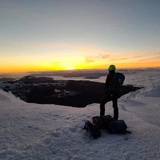 On Sunday afternoon, AVRS was tasked with the rescue of three hikers from the south side of Mount Arrowsmith. One hiker sustained significant injuries and another was seriously injured. In a joint effort with Arrowsmith Search and Rescue, the hikers 