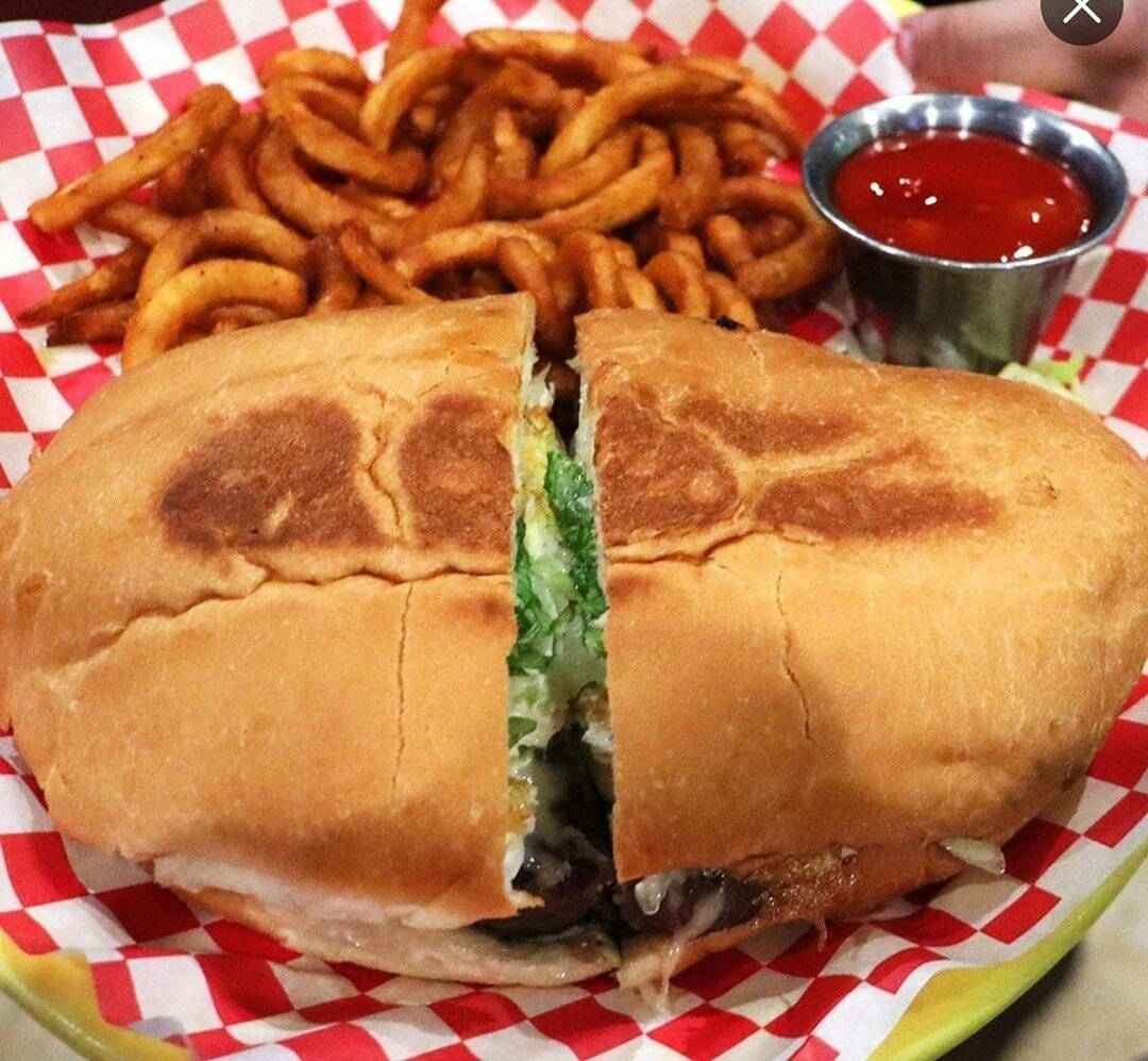 Try one of our Tortas, a Mexican sandwich full of delicious meat served with fries. Great for a simple but hearty meal!
#torta #lunchtime #lunch #foodstagram #instagram #Patronfountaininn #foodie #foodporn #hometown #westonstreet #mexicanfood #foodie