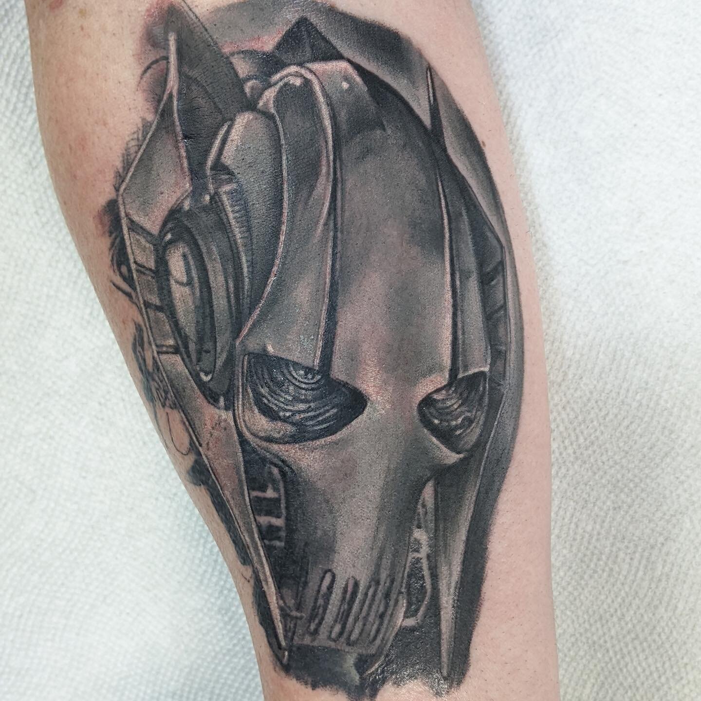 Hello there General Kenobi
This is a work in progress, one more sesh and he&rsquo;s done
Done using @poisoned_machines @crybabytattooproducts @tattcom @industryinks @electrumsupply 
.
.
.
.
.
.
.
.
#starwars #starwarscelebration #starwarstattoo #tatt
