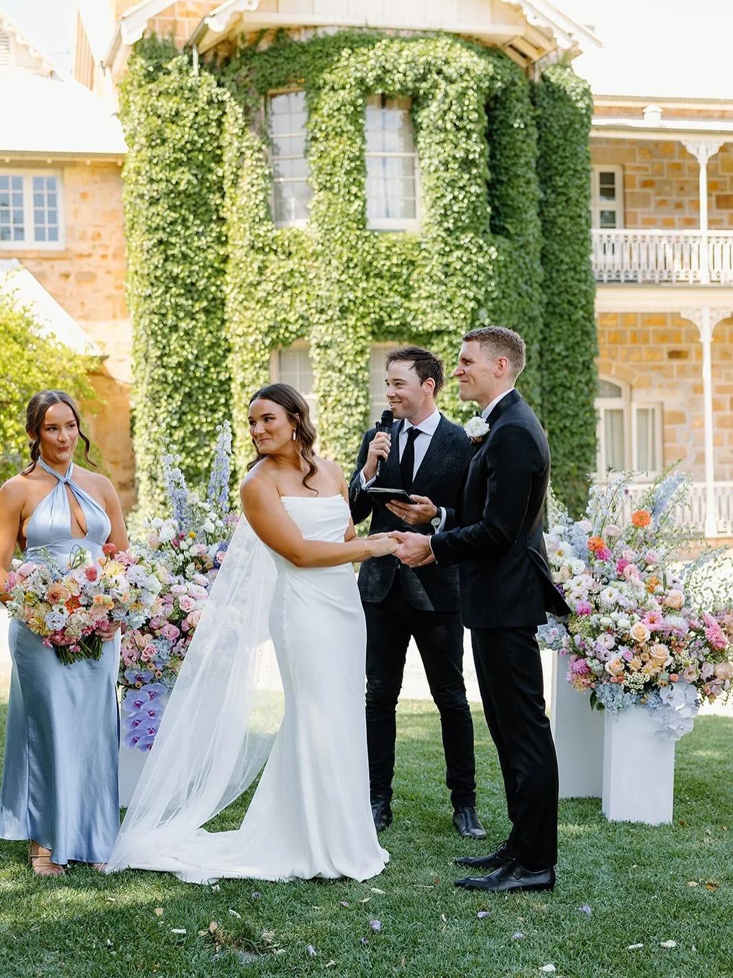 HELLO LOVERS &amp; FRIENDS 👋🏼 yes, still here, still alive and already well and truly into the second half of the years wedding season!
.
Some much needed fam time was had over winter but we&rsquo;re officially BACK INTO IT and so keen to show you 