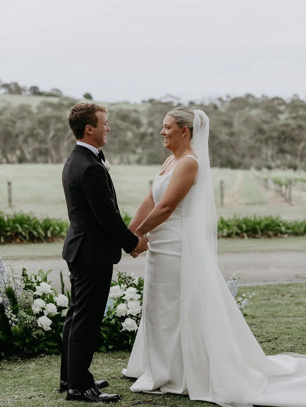 TESS &amp; DANIEL 🫶🏼 these two opted for a feminine touch for their big day, so booked Ash to take the reins for their ceremony (who can blame them? 🤷🏻&zwj;♂️)
.
Their day was perfection. Tess, the guru planner behind @events_by_tess organised th