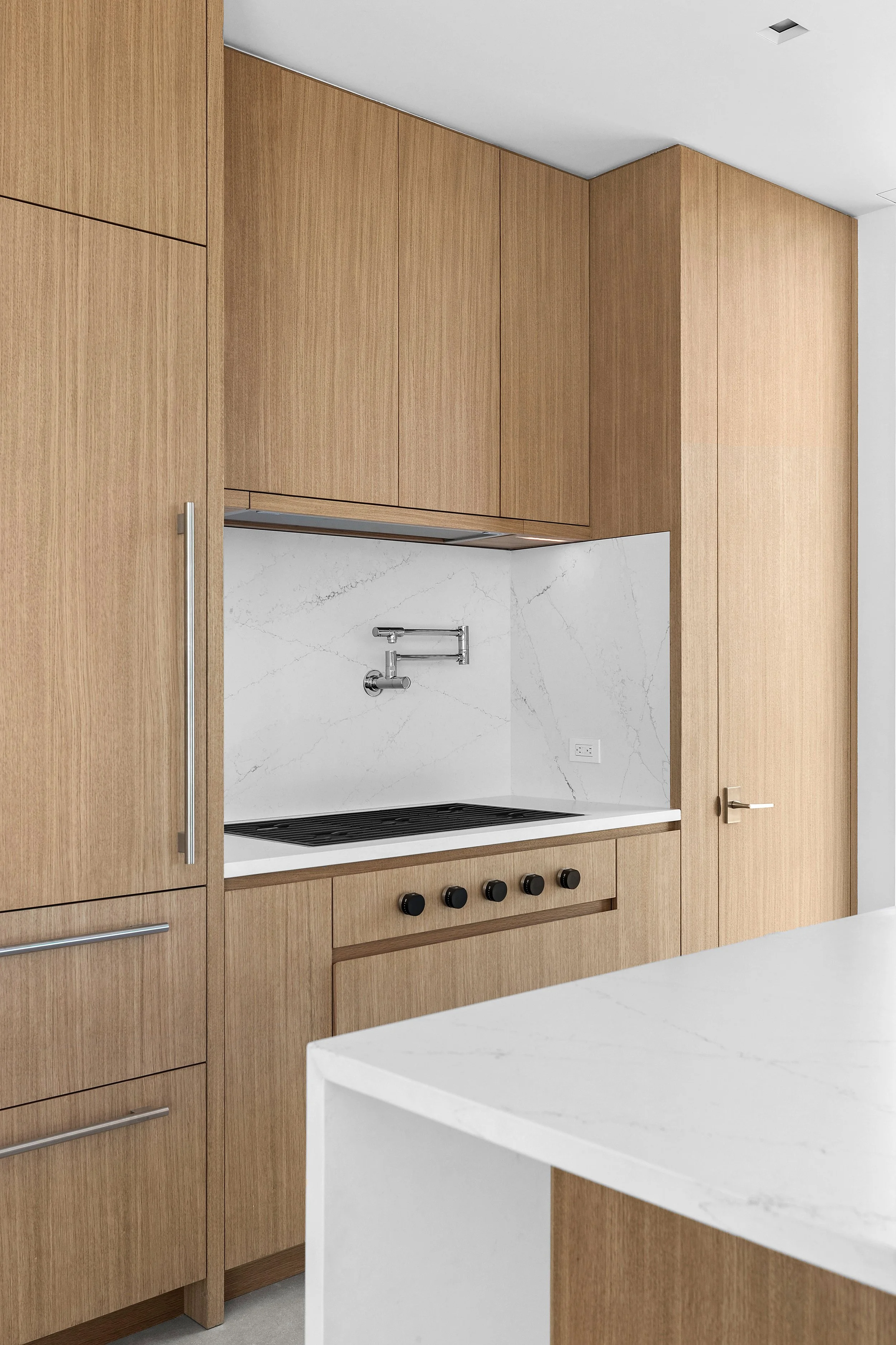 bda_jackson-rd-residence_white-oak-kitchen.jpg