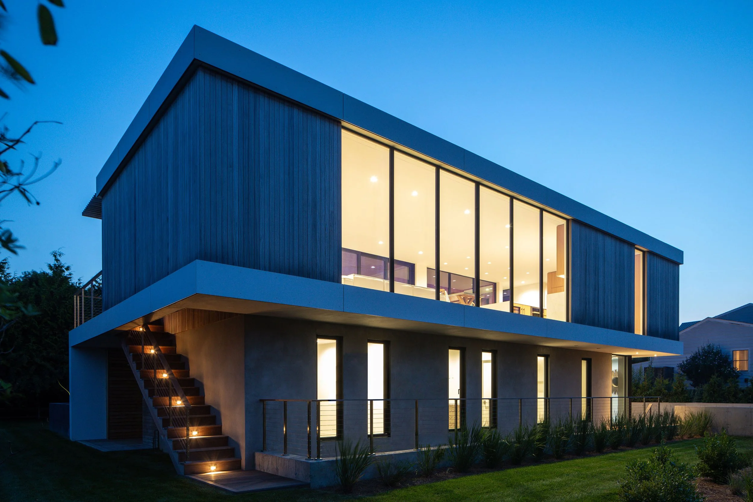 bda_jackson-rd-residence_modern-residence-at-night.jpg