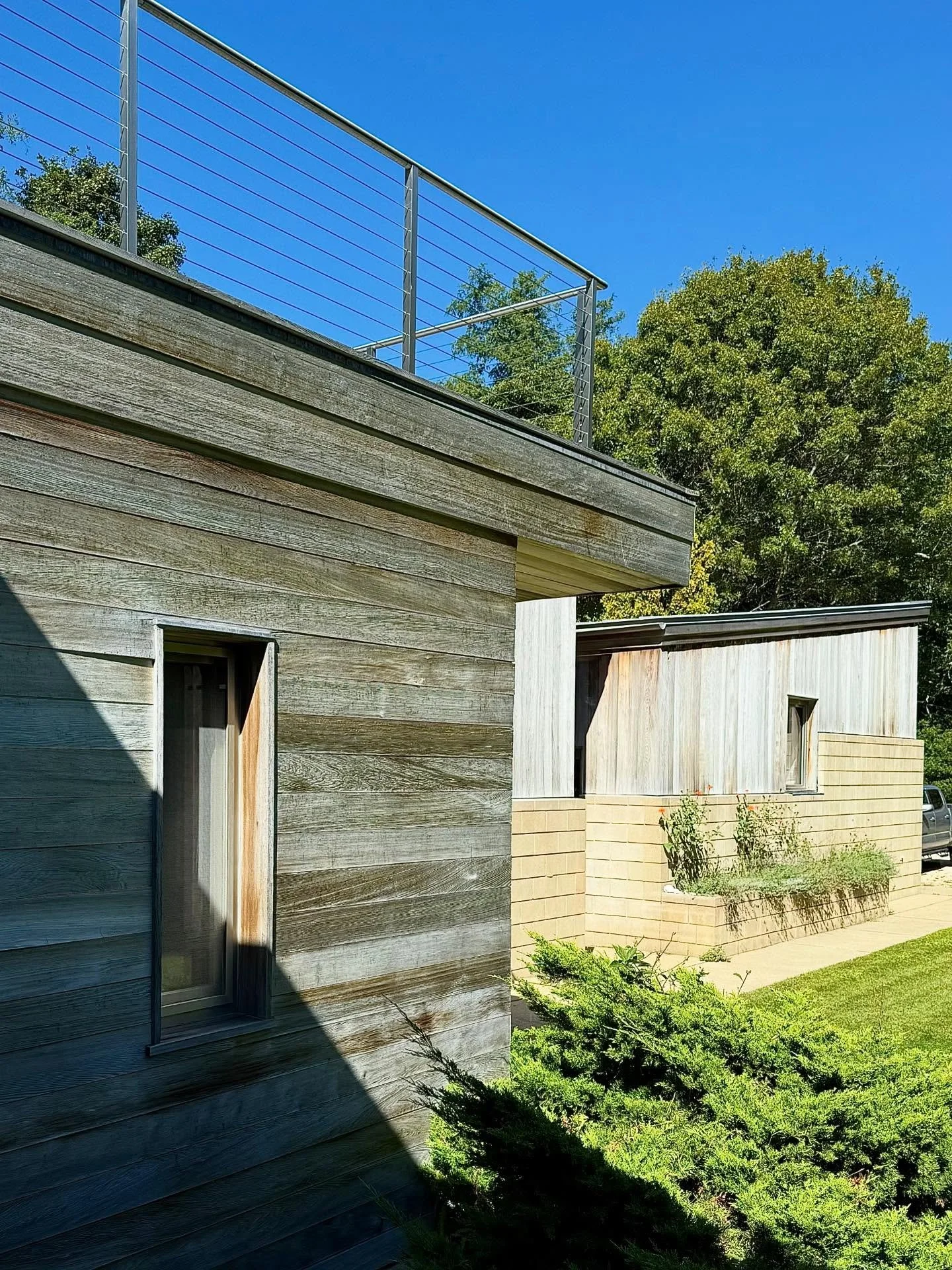 Lovely fall shadows at the Old Stone Highway house.

#rusticmodern 
#modernparadisebda 
#easthampton 
#designexellence