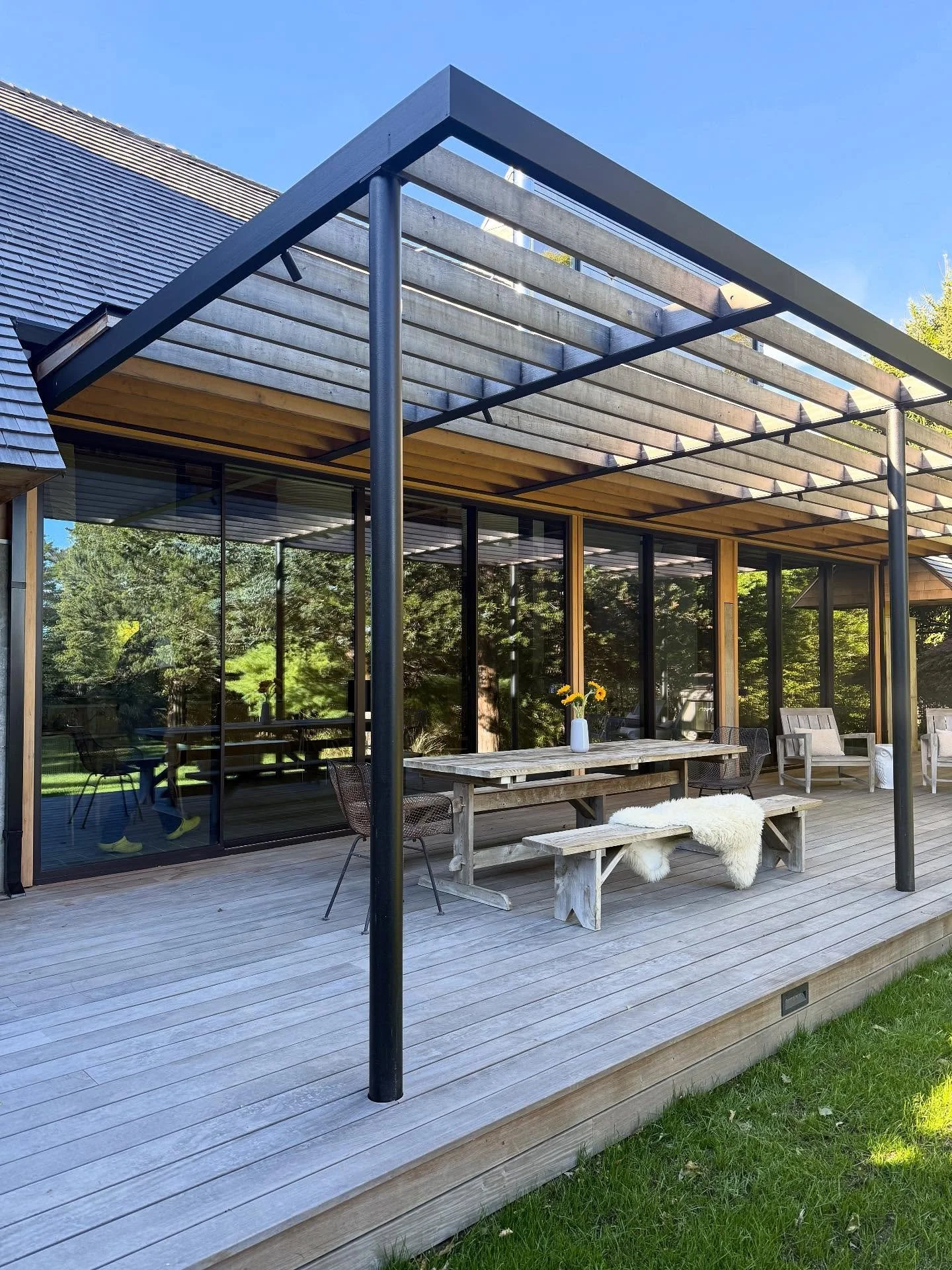 A striking custom wood and steel pergola crowns the new deck at our East Hampton project, transforming it into a stylish outdoor haven, perfect for al fresco dining and effortless entertaining.

#modernpergola 
#modernpergolas 
#innovativedesign 
#mo