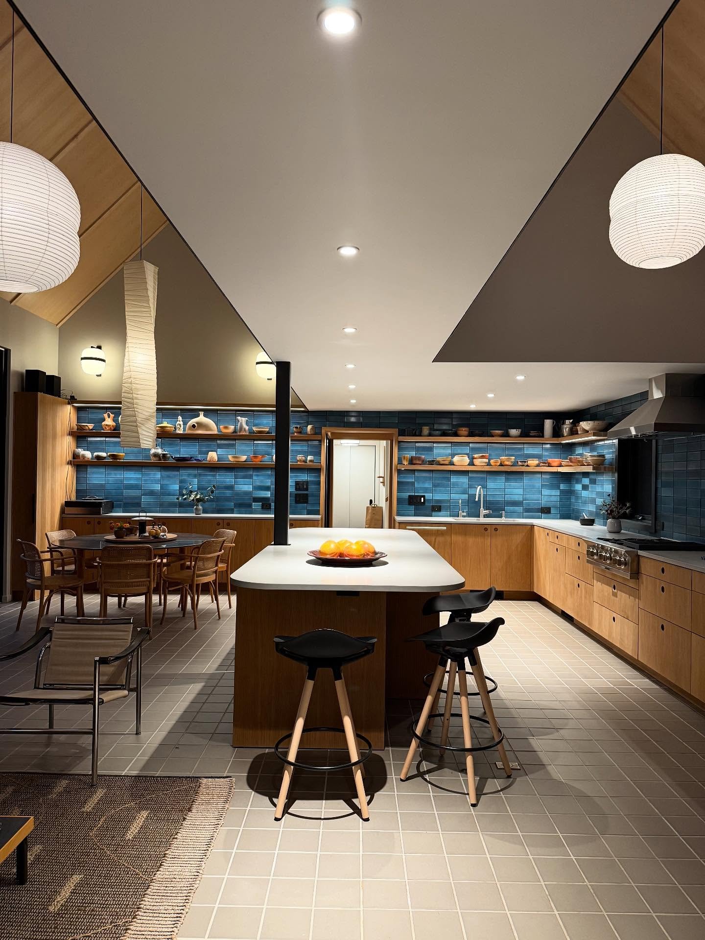 There&rsquo;s nothing more satisfying than seeing how thoughtful architectural lighting transforms a space; highlighting details and elevating the entire experience.
At Berg Design we strive to create the perfect balance between drama and functionali